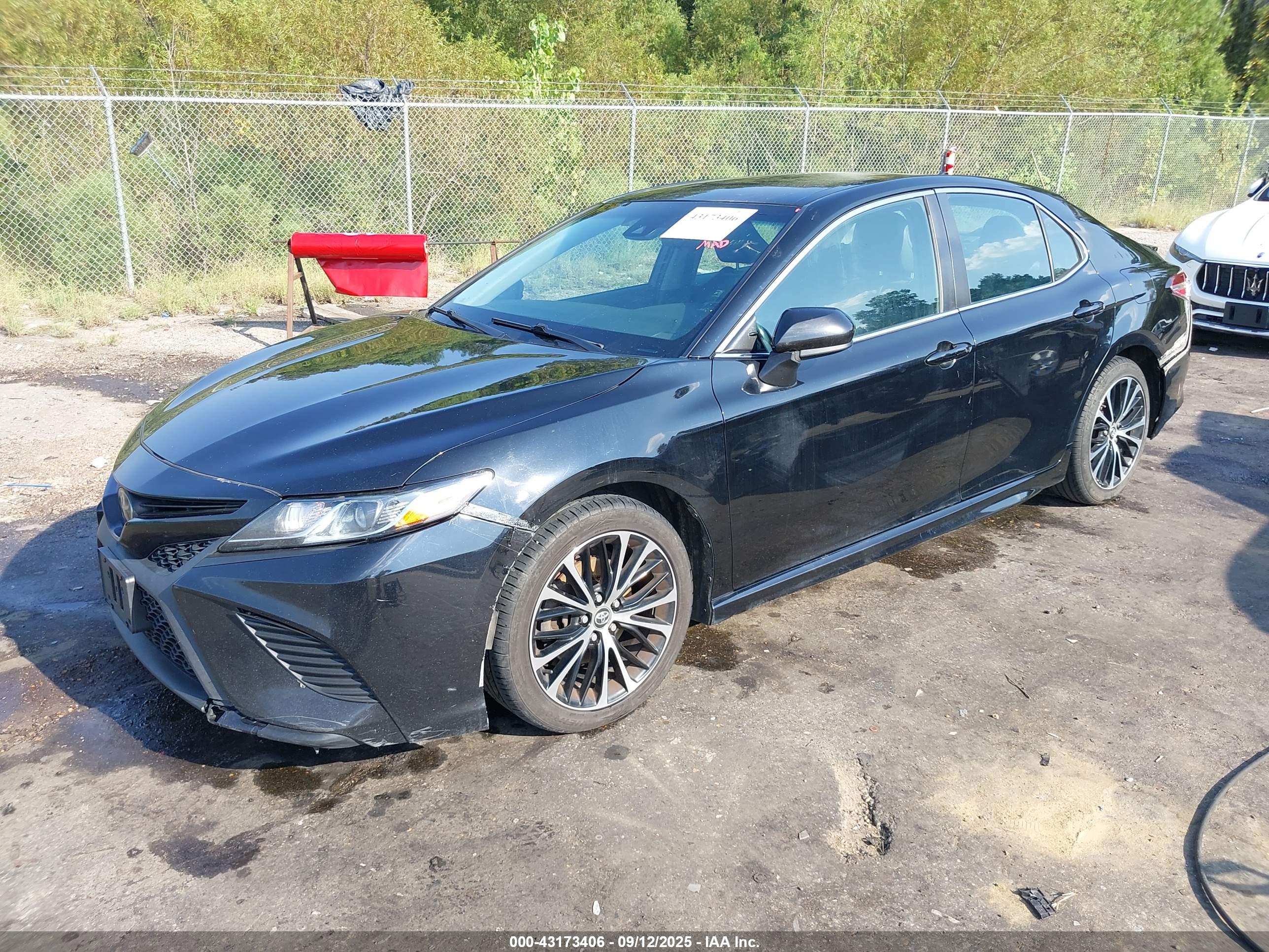 TOYOTA CAMRY image 2