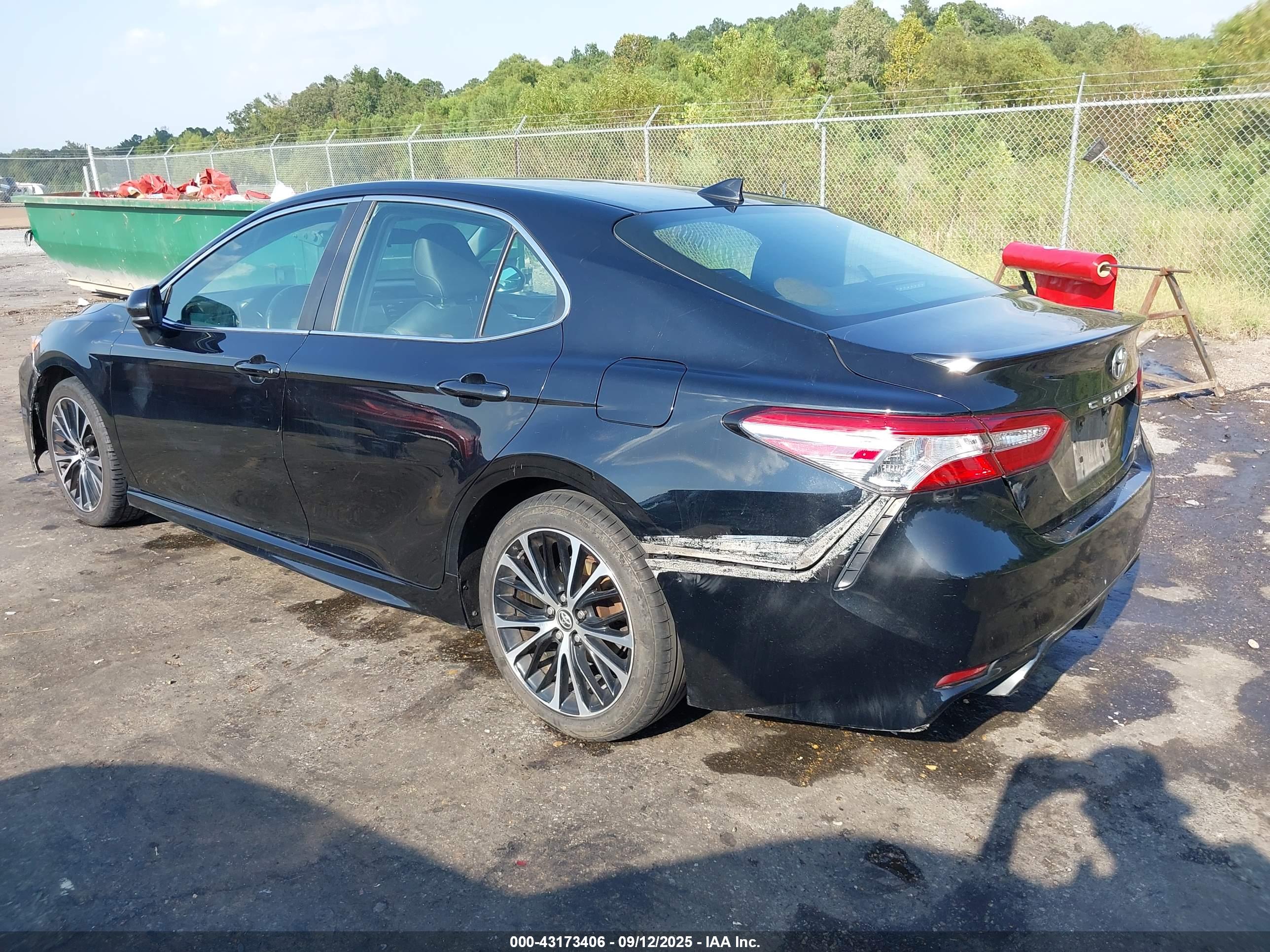 TOYOTA CAMRY image 3