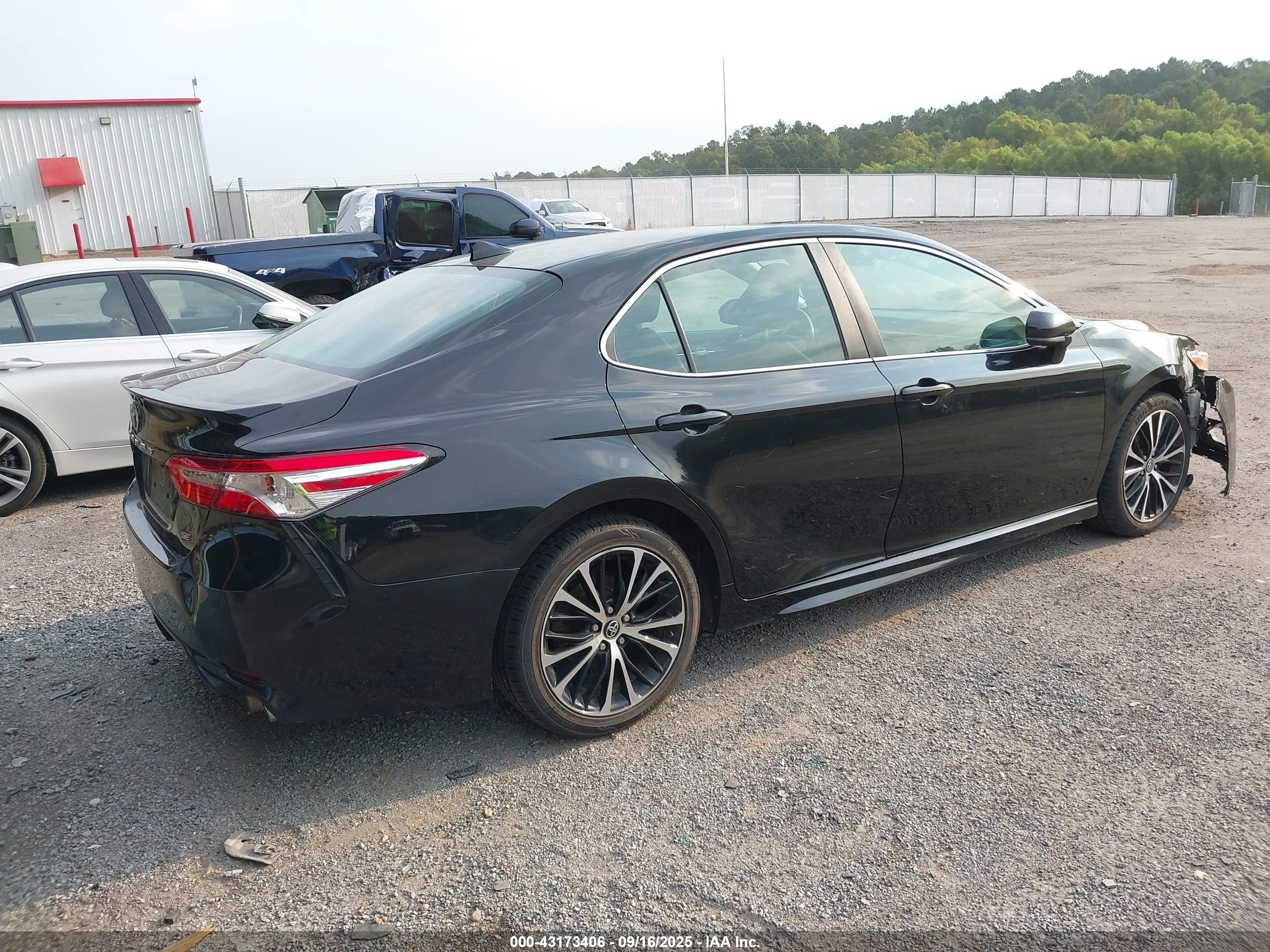 TOYOTA CAMRY image 4