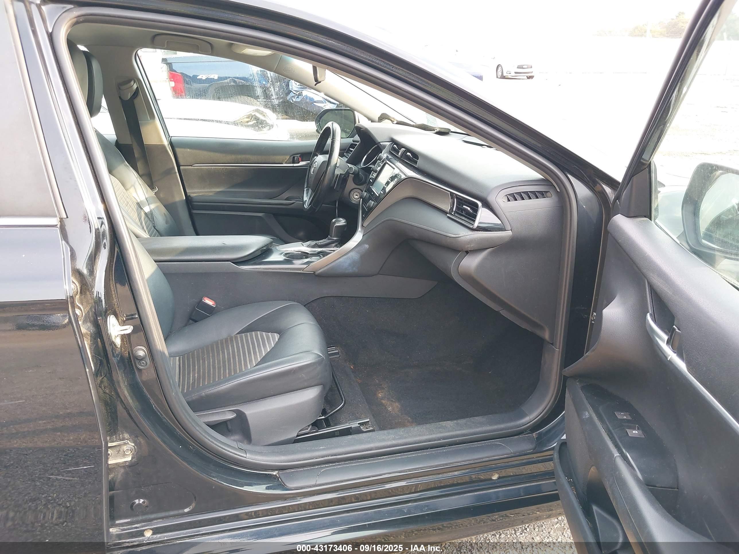 TOYOTA CAMRY image 5