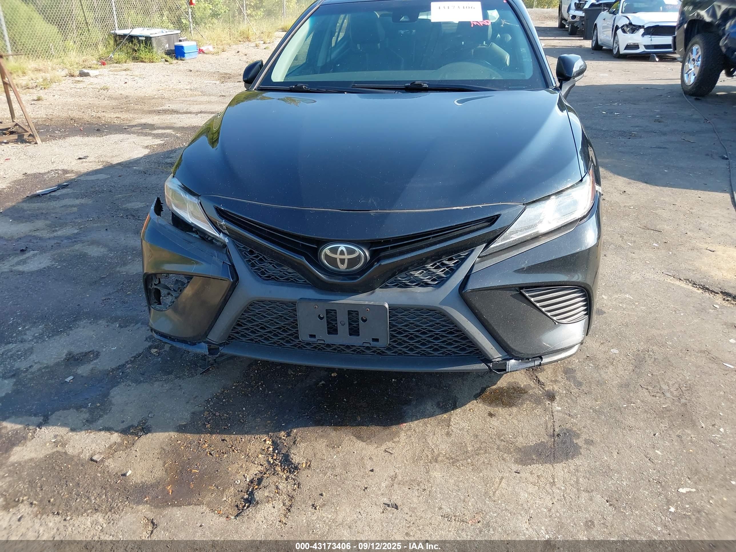 TOYOTA CAMRY image 6