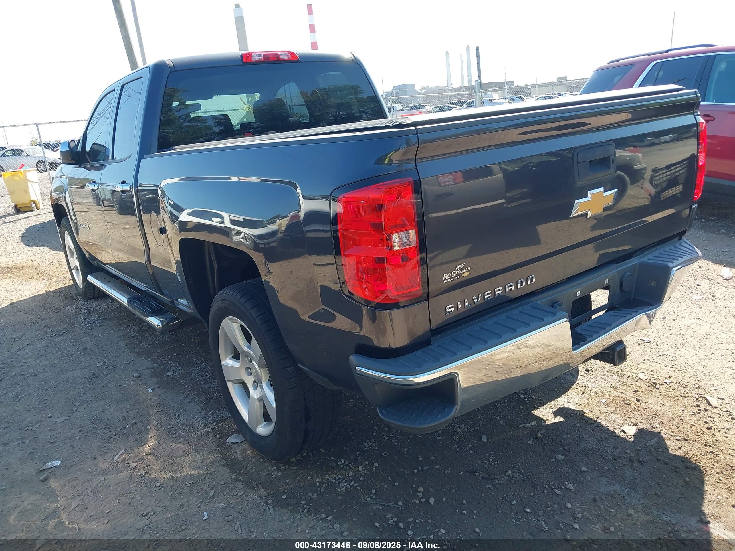CHEVROLET SILVERADO image 3
