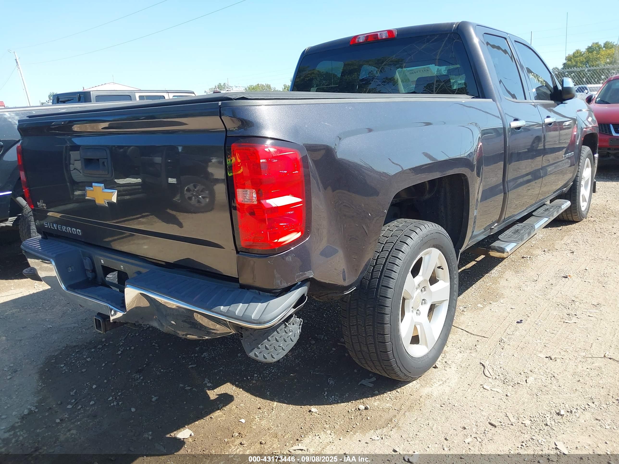 CHEVROLET SILVERADO image 4