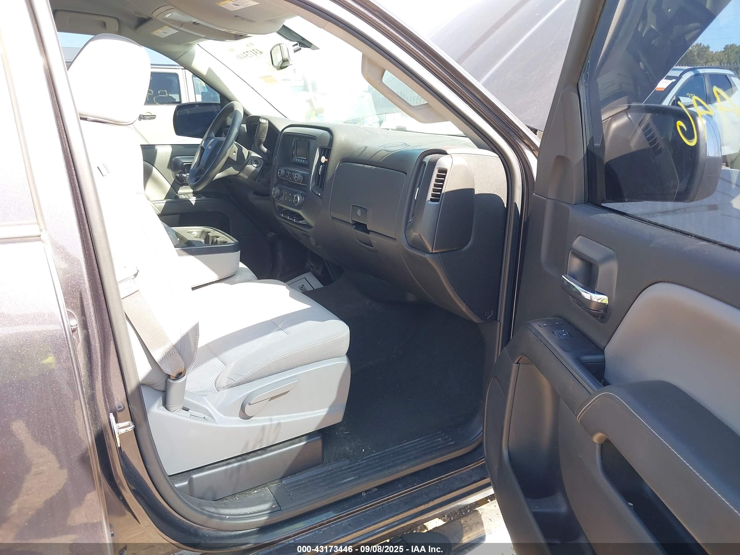 CHEVROLET SILVERADO image 5