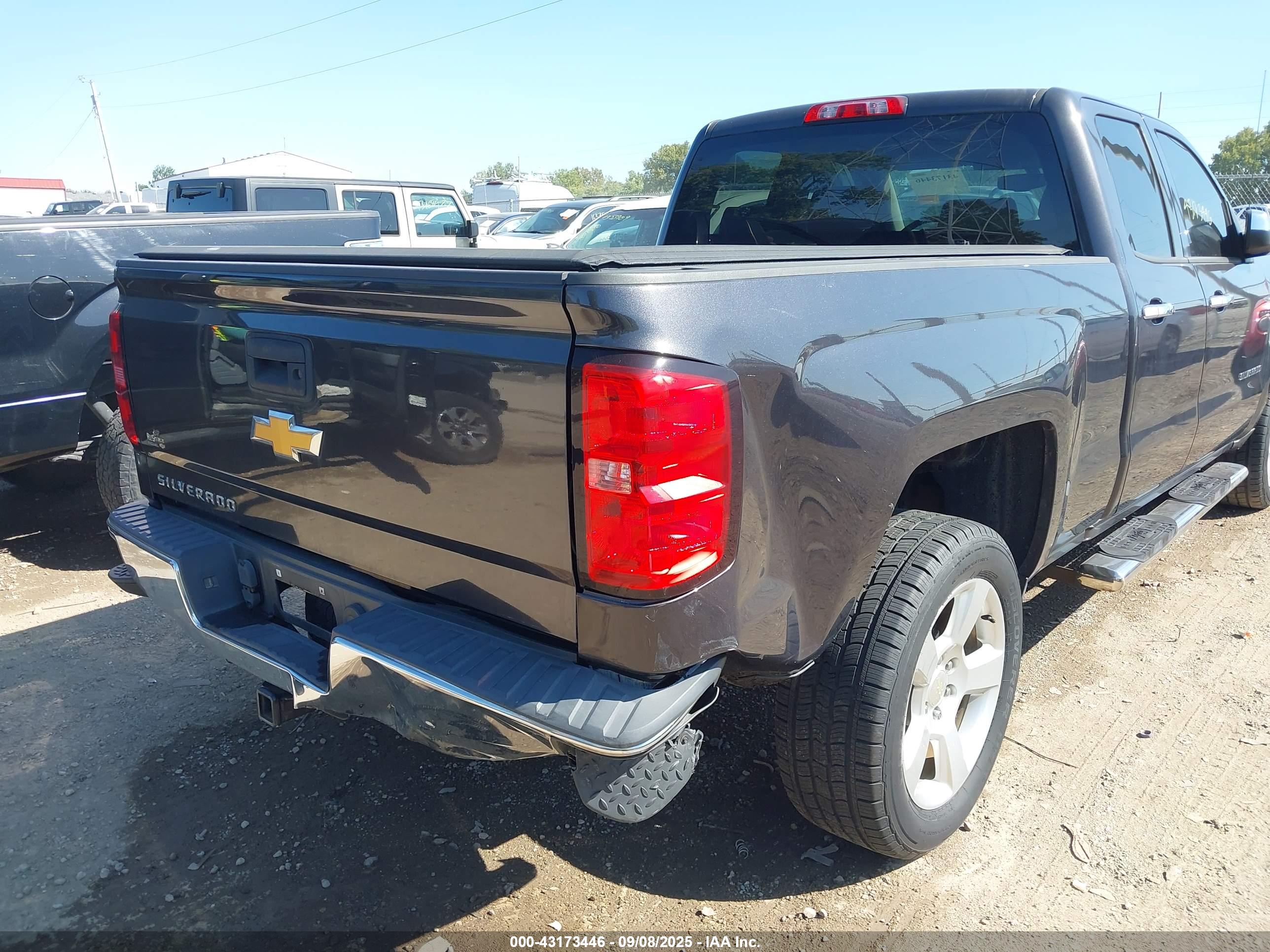 CHEVROLET SILVERADO image 6
