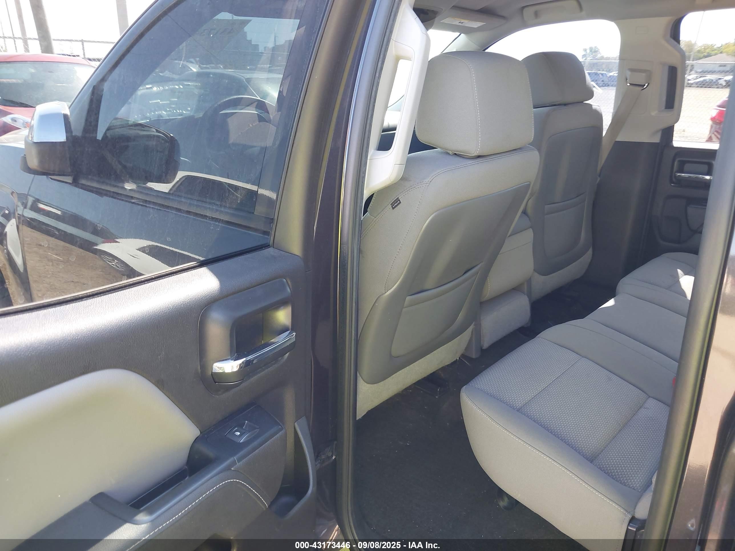 CHEVROLET SILVERADO image 8