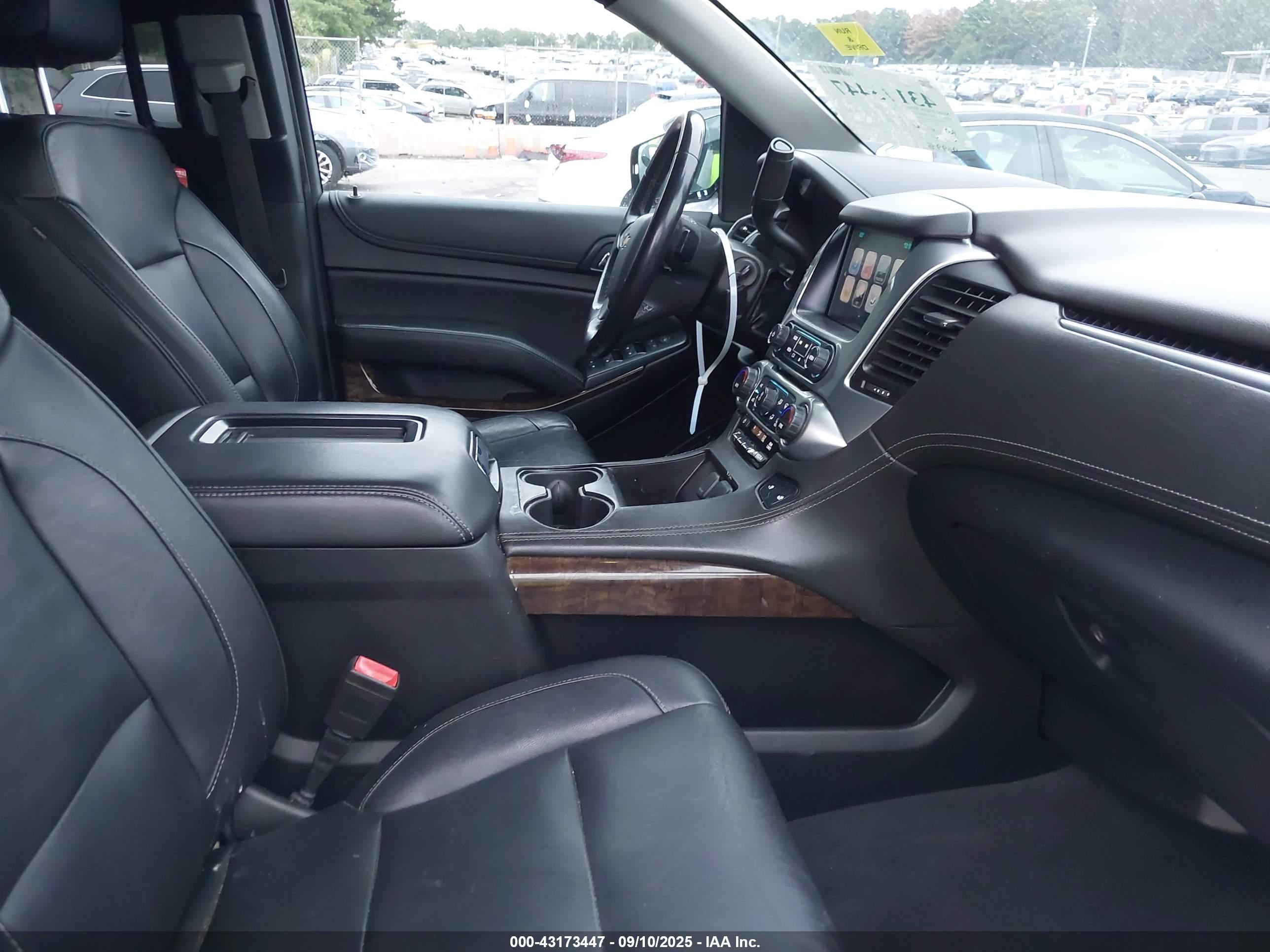CHEVROLET SUBURBAN image 5