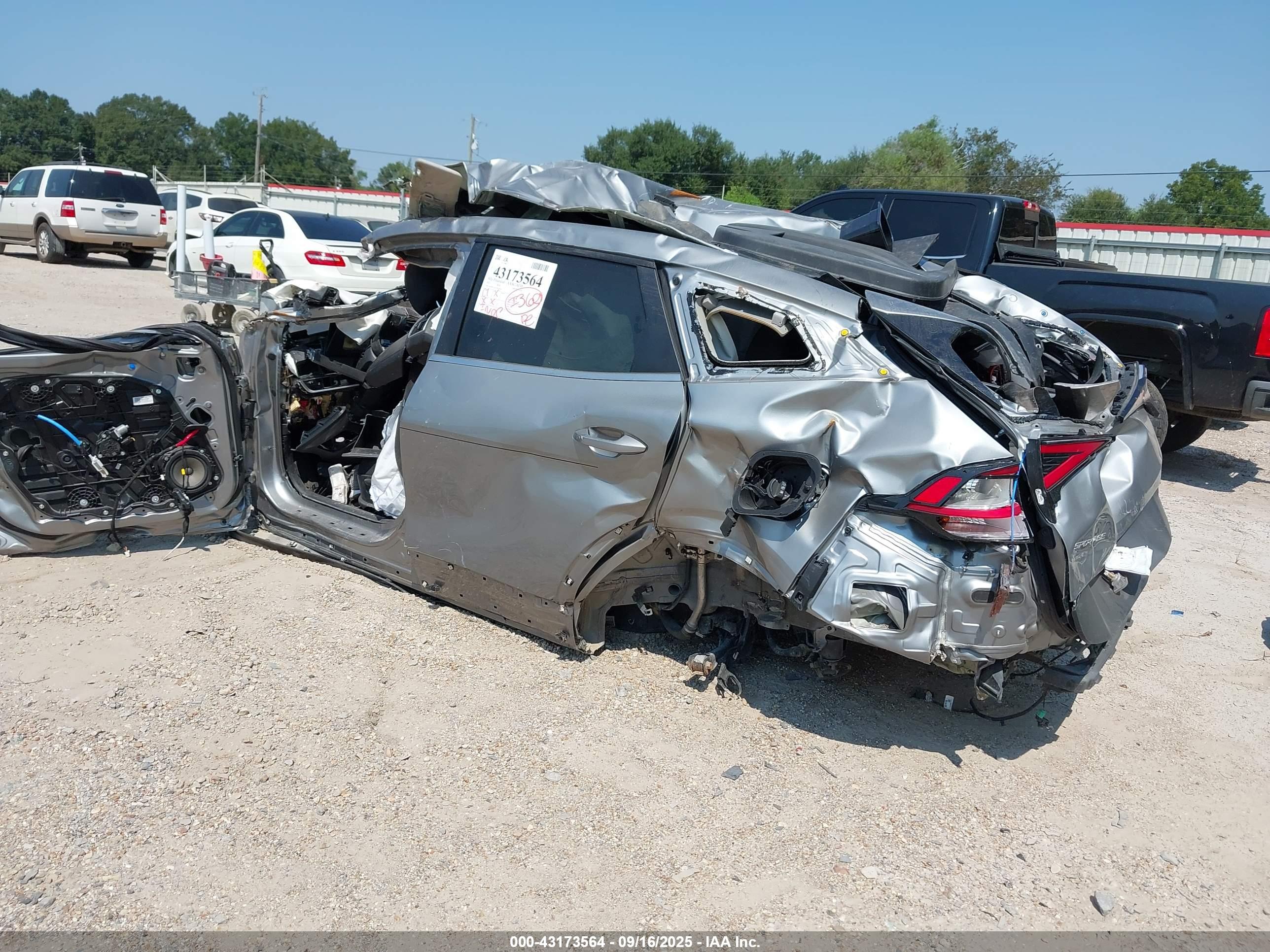 KIA SPORTAGE image 3