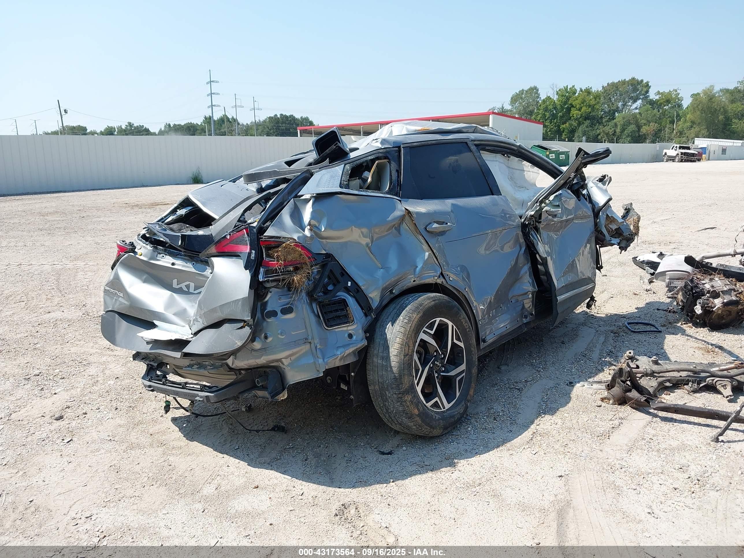 KIA SPORTAGE image 4