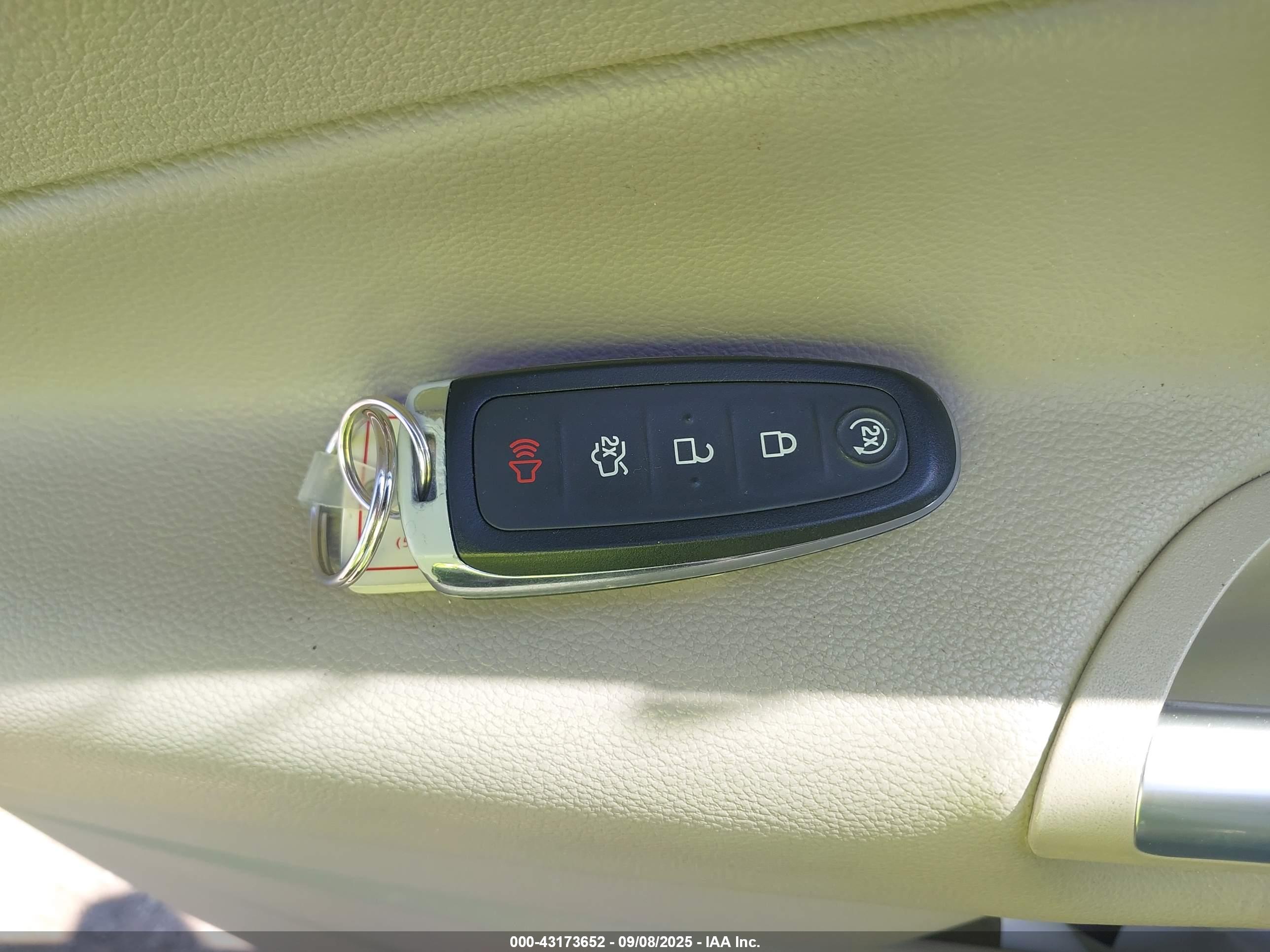FORD ESCAPE image 11
