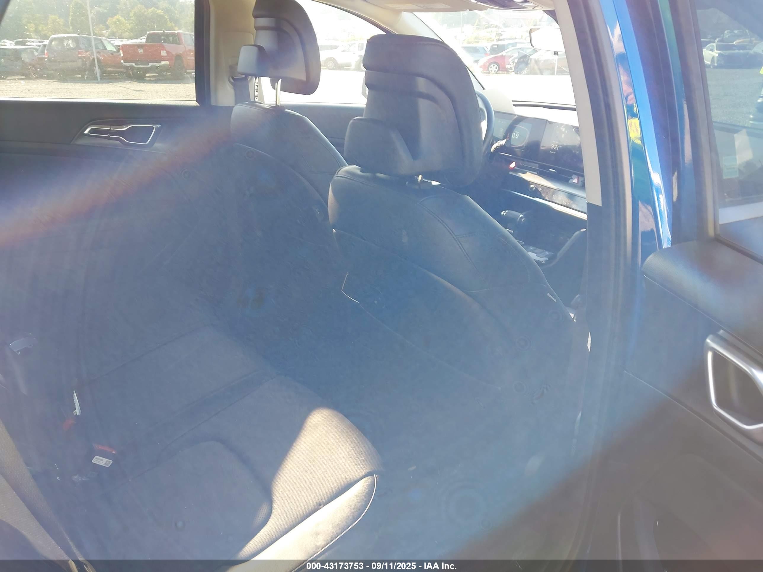 KIA SPORTAGE image 8