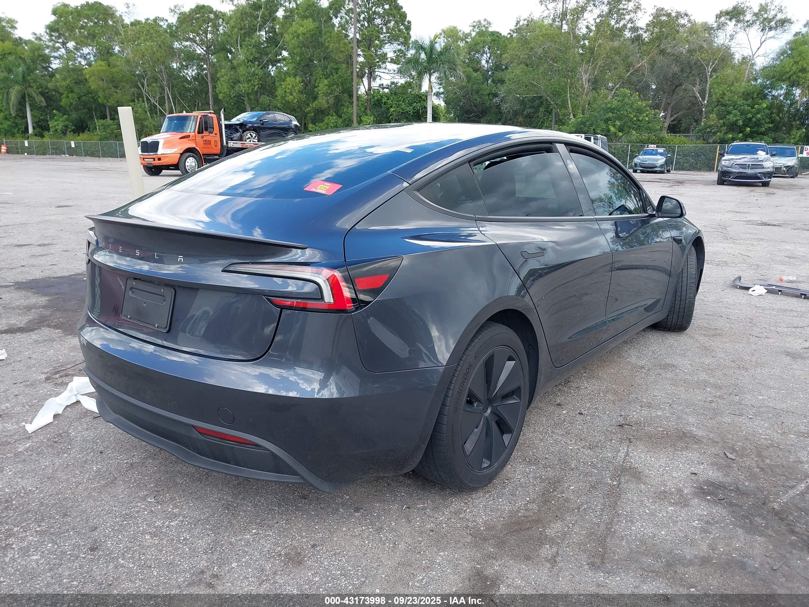 TESLA MODEL image 4
