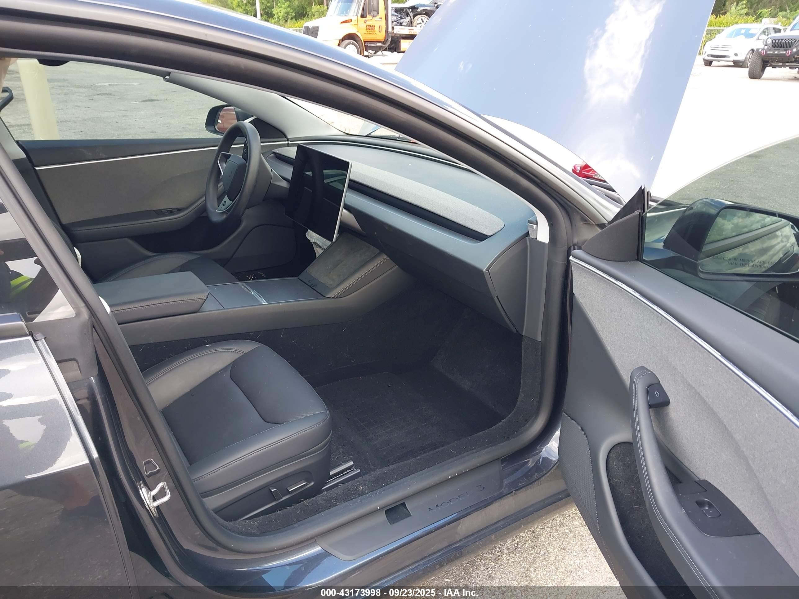 TESLA MODEL image 5