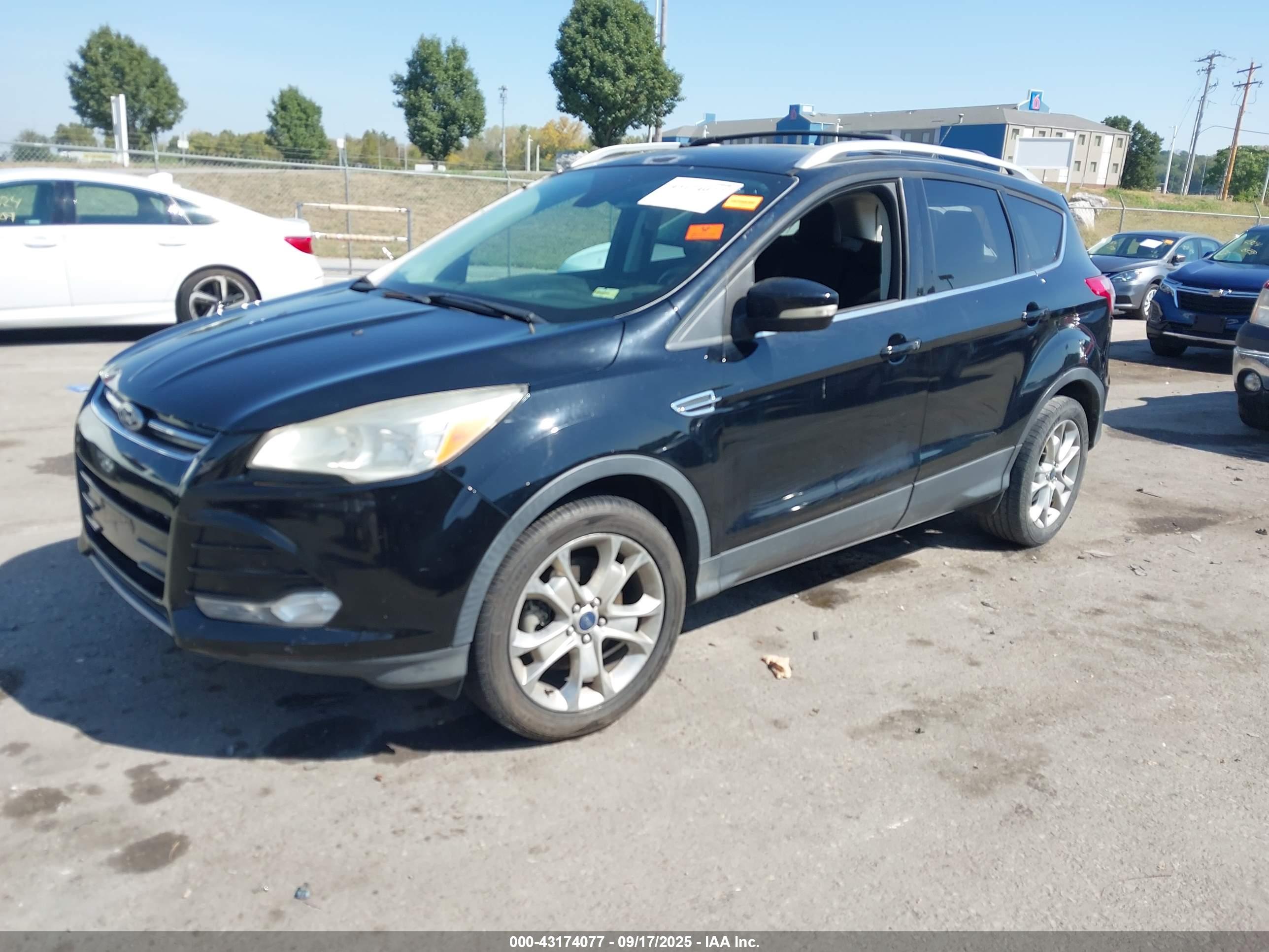 FORD ESCAPE image 2