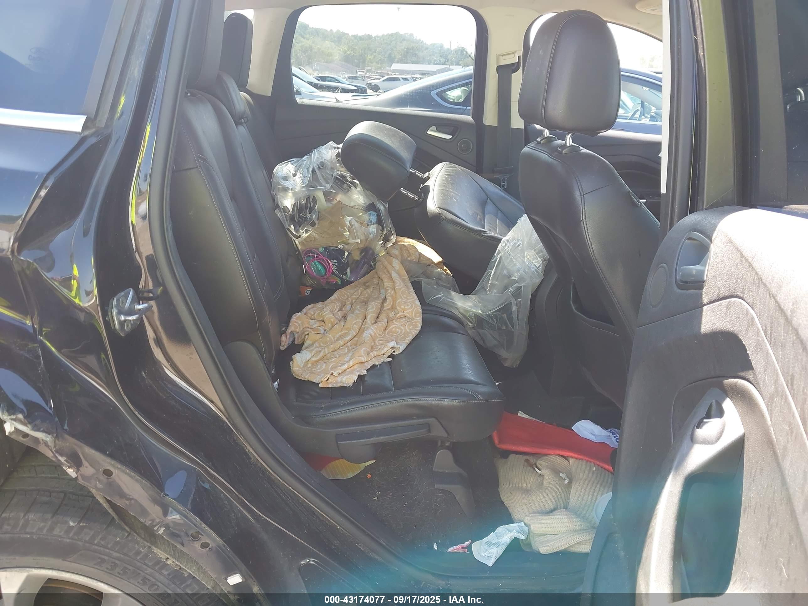 FORD ESCAPE image 8