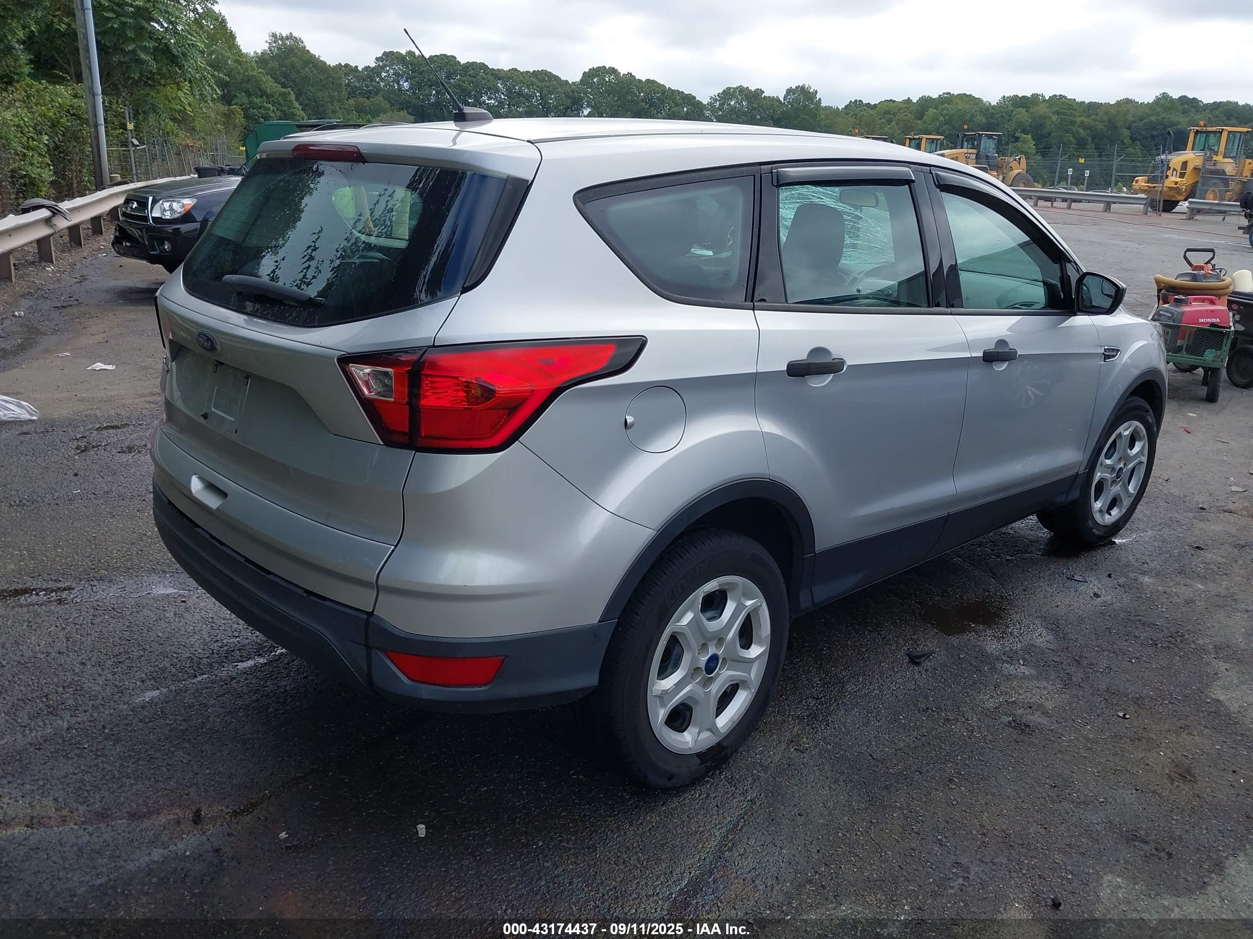 FORD ESCAPE image 4