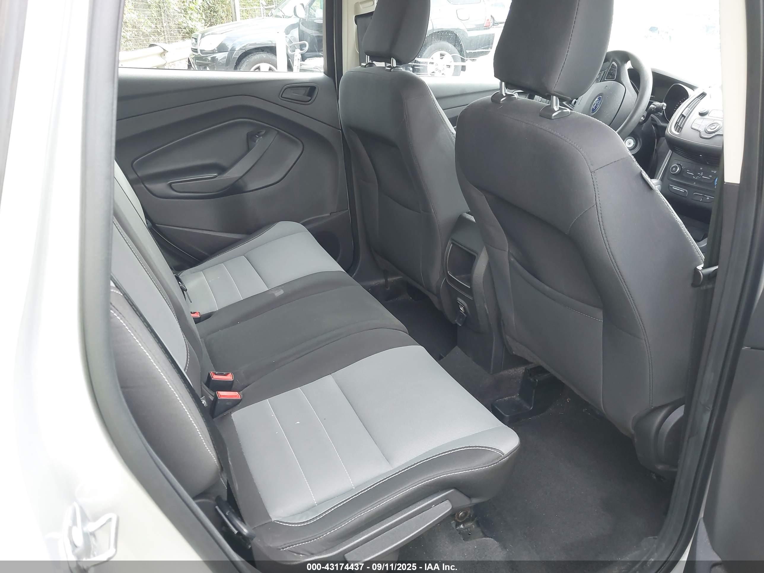 FORD ESCAPE image 8