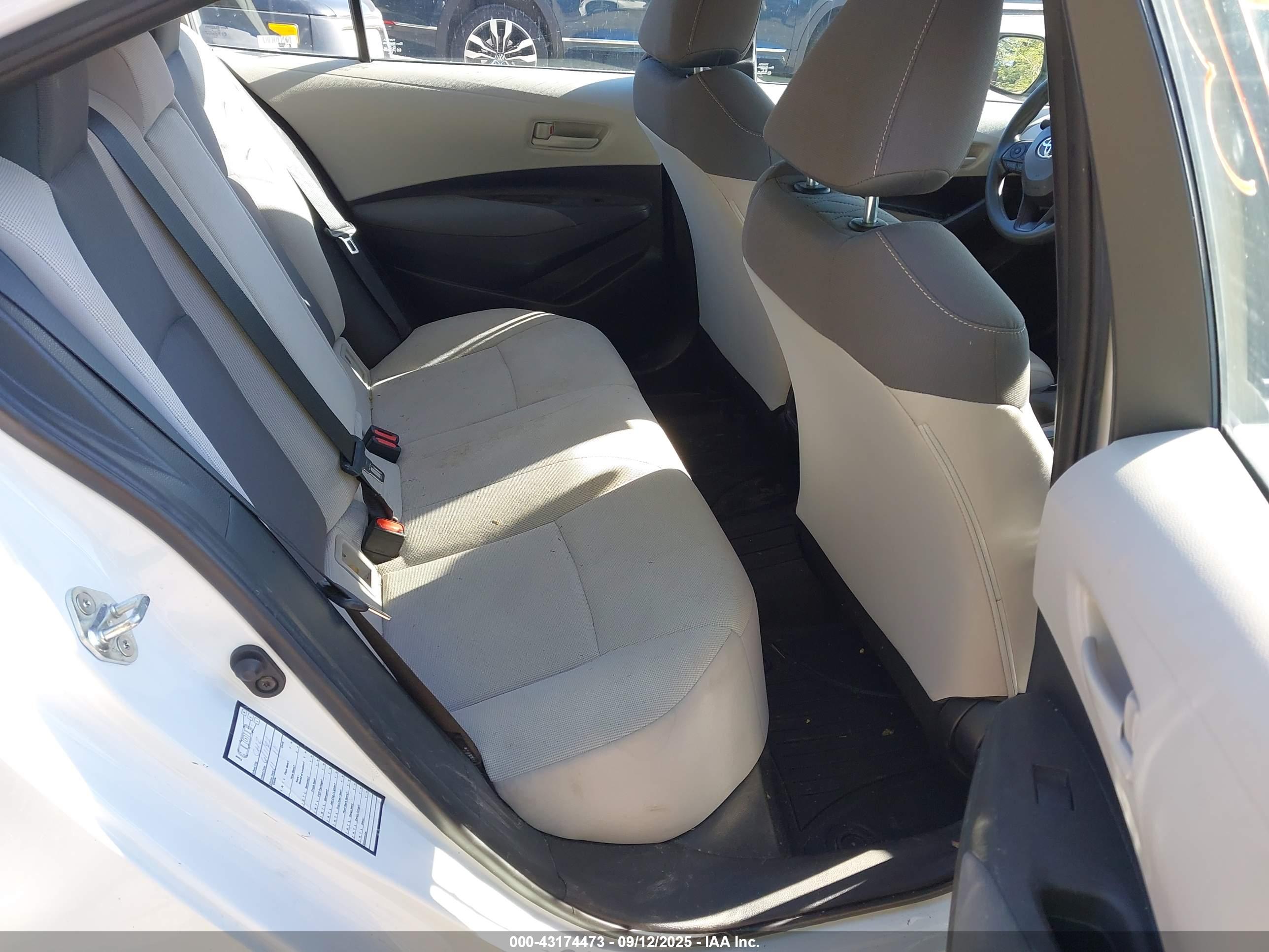 TOYOTA COROLLA image 8