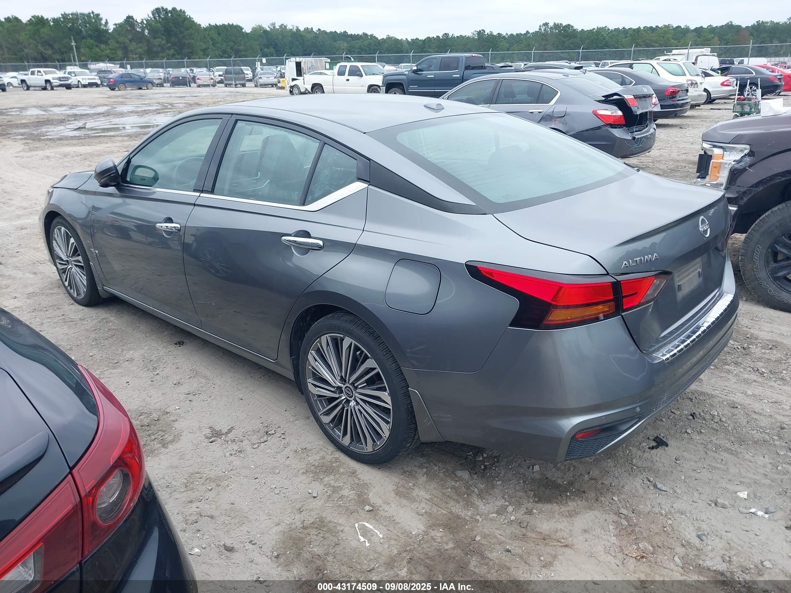 NISSAN ALTIMA image 3