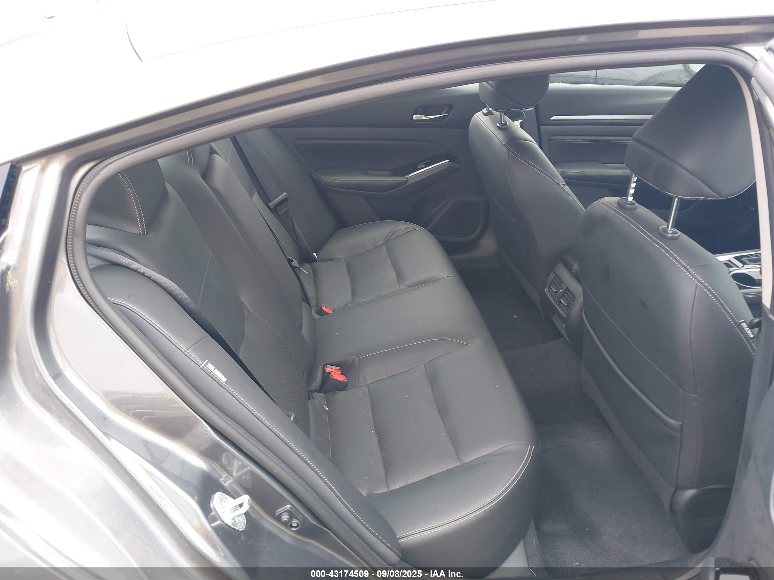 NISSAN ALTIMA image 8
