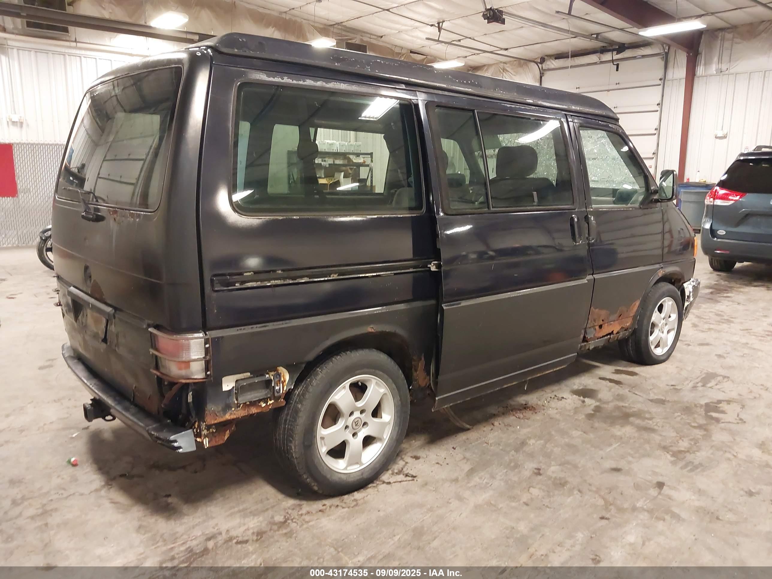 VOLKSWAGEN EUROVAN image 4