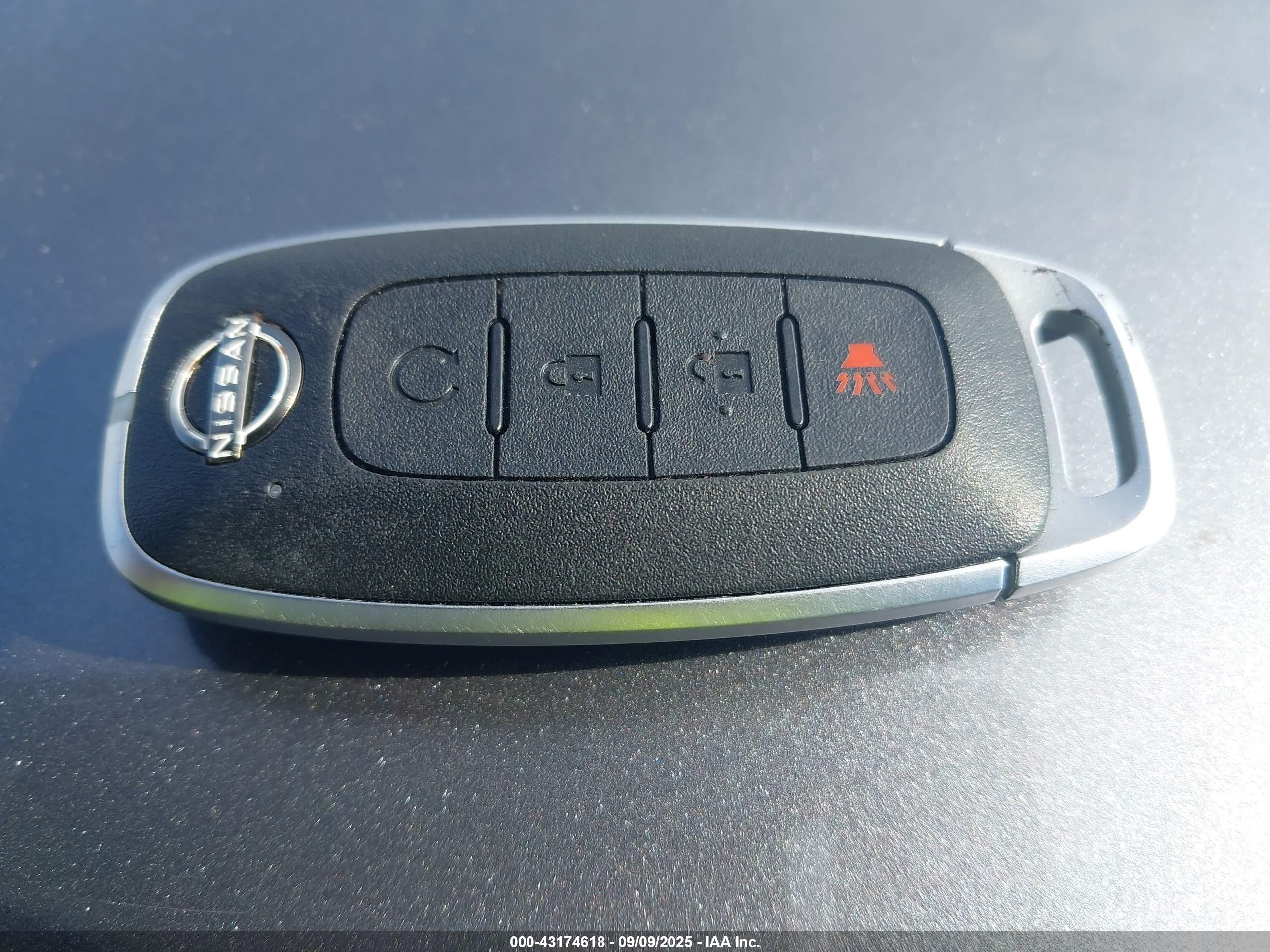NISSAN ROGUE image 11
