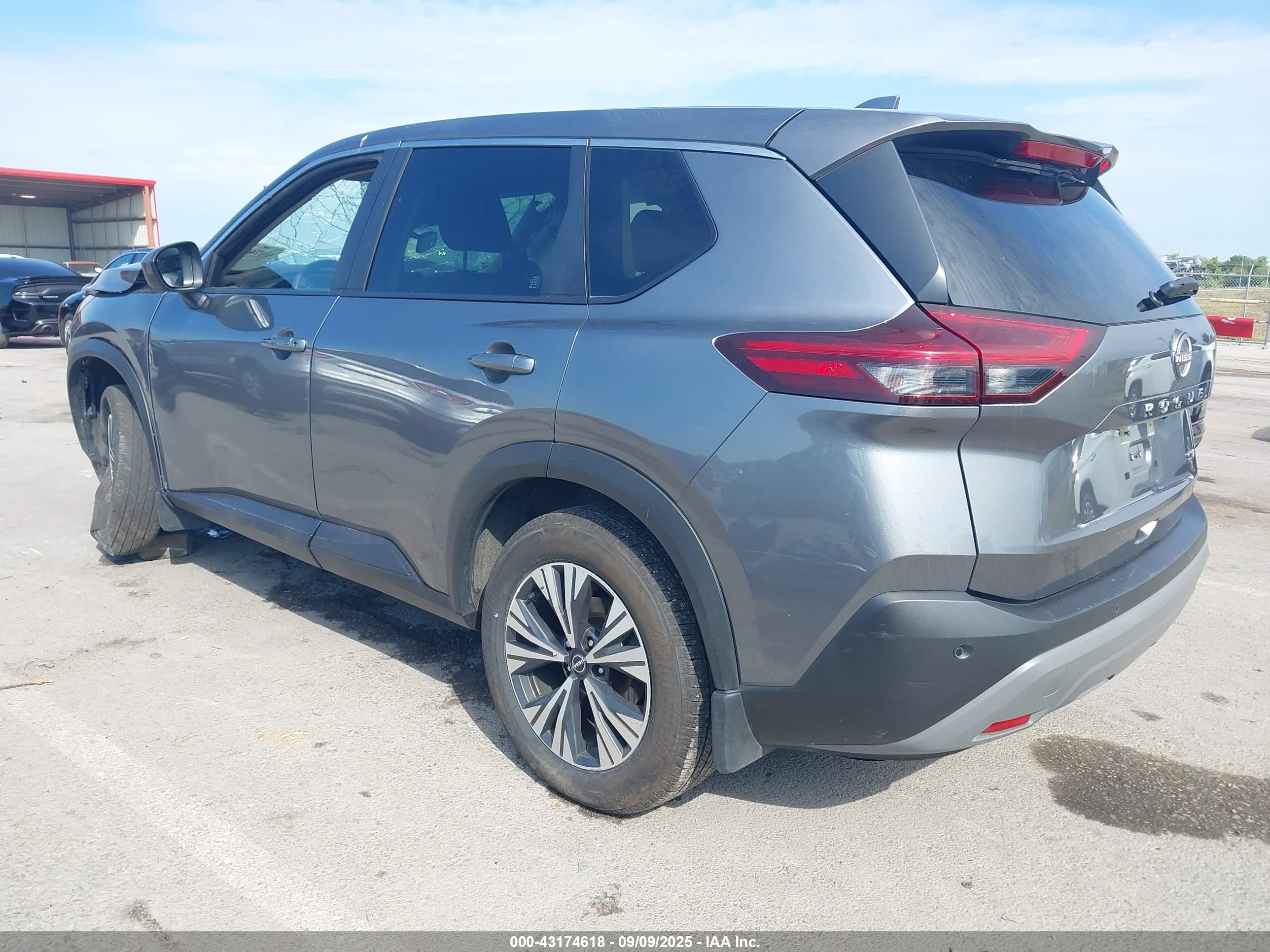 NISSAN ROGUE image 3