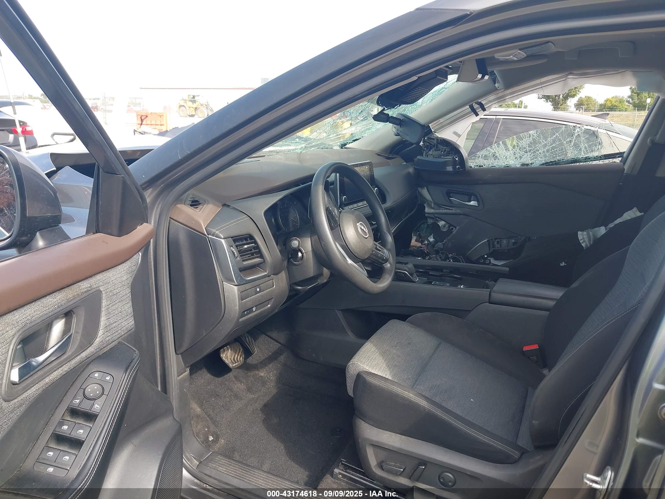 NISSAN ROGUE image 5