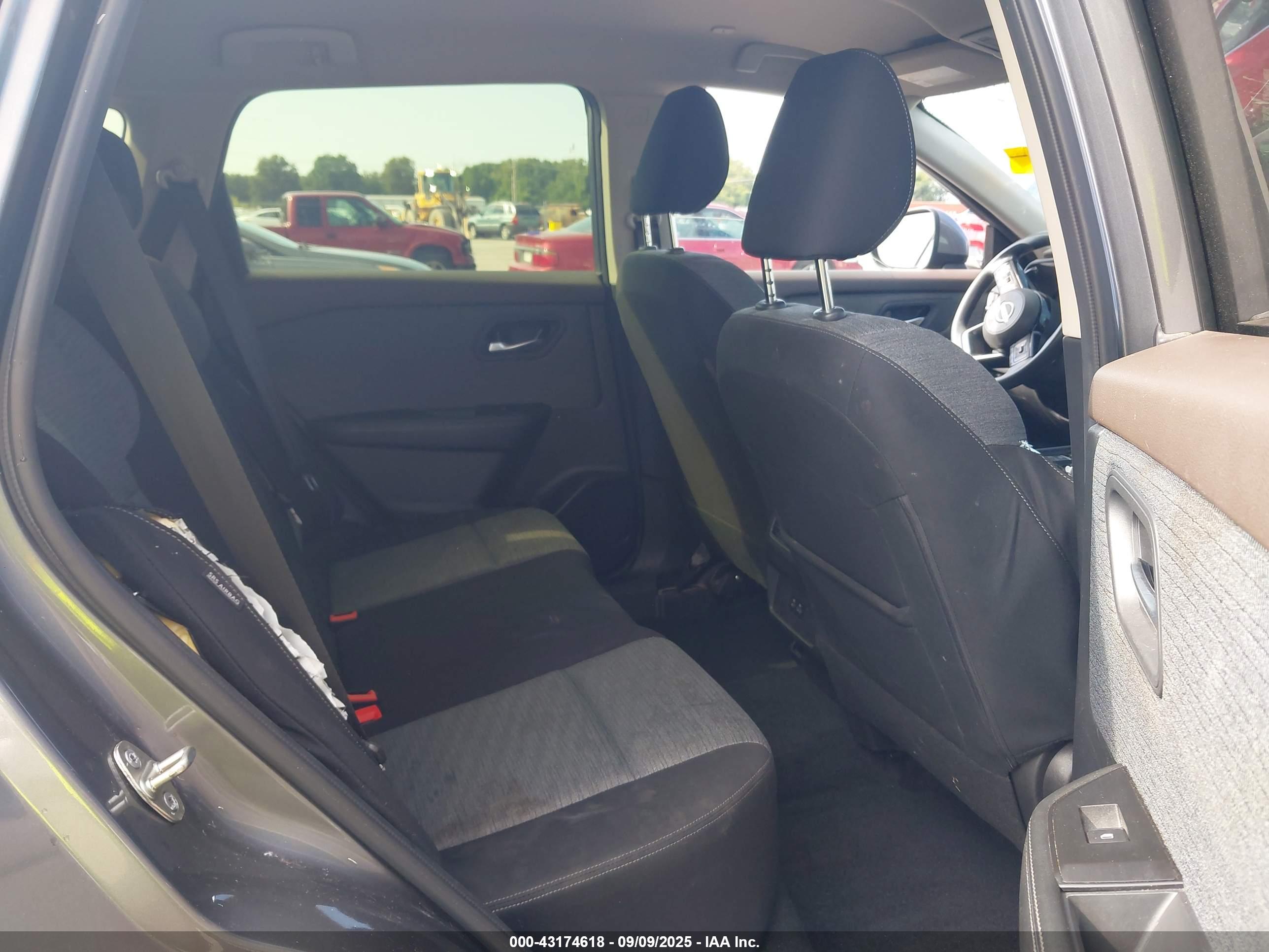 NISSAN ROGUE image 8
