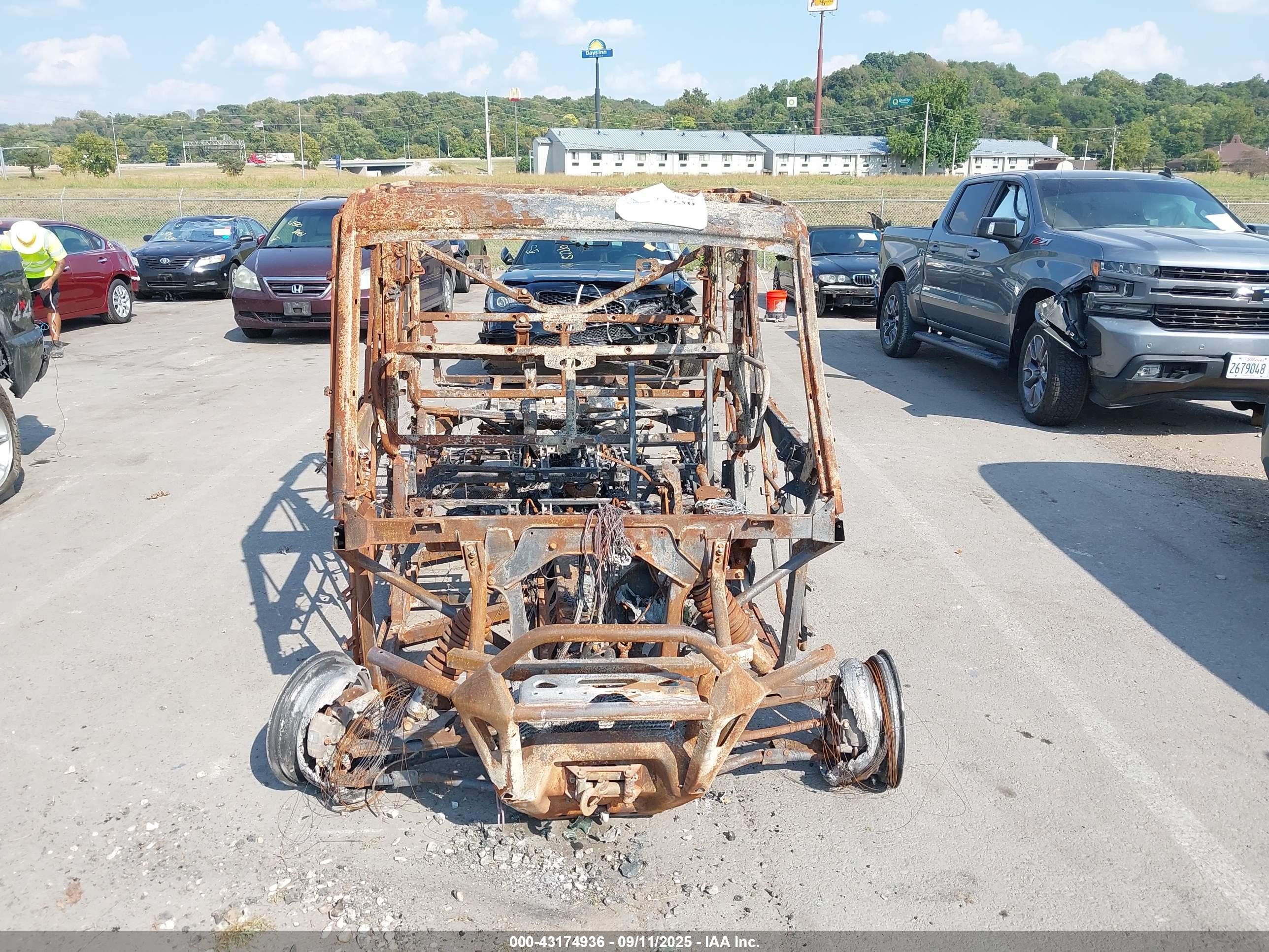 CAN-AM DEFENDER image 5