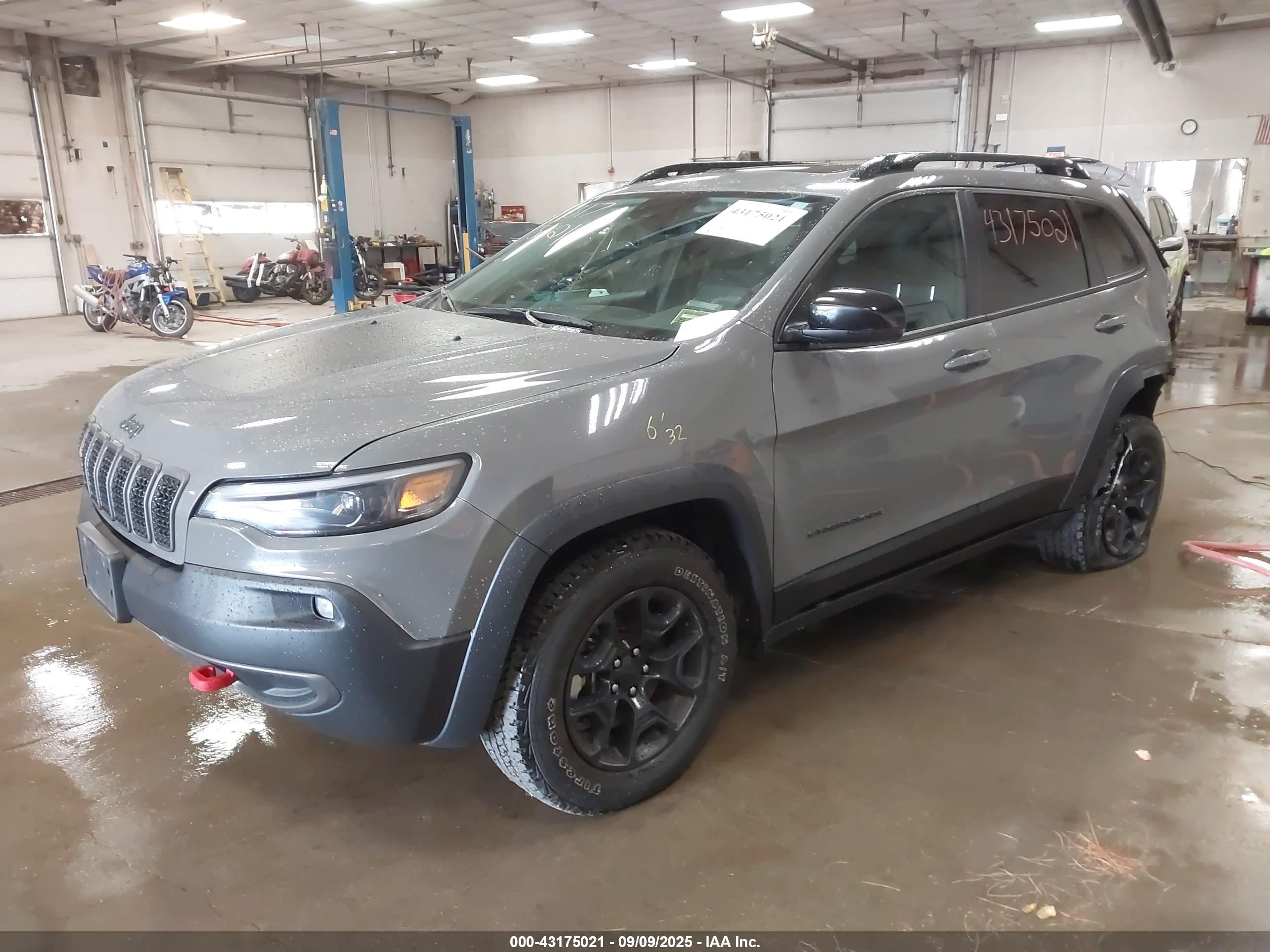 JEEP CHEROKEE image 2