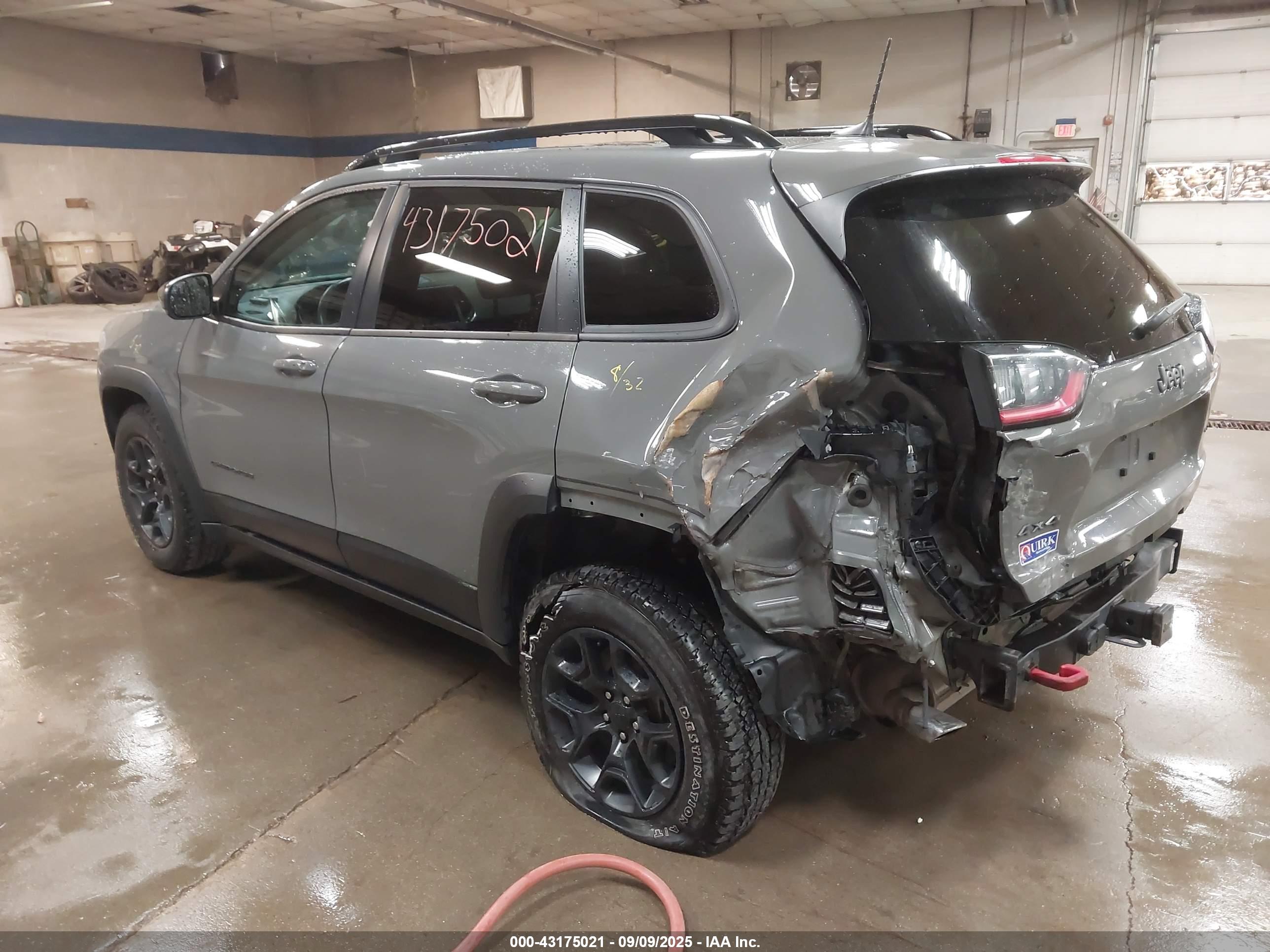 JEEP CHEROKEE image 3