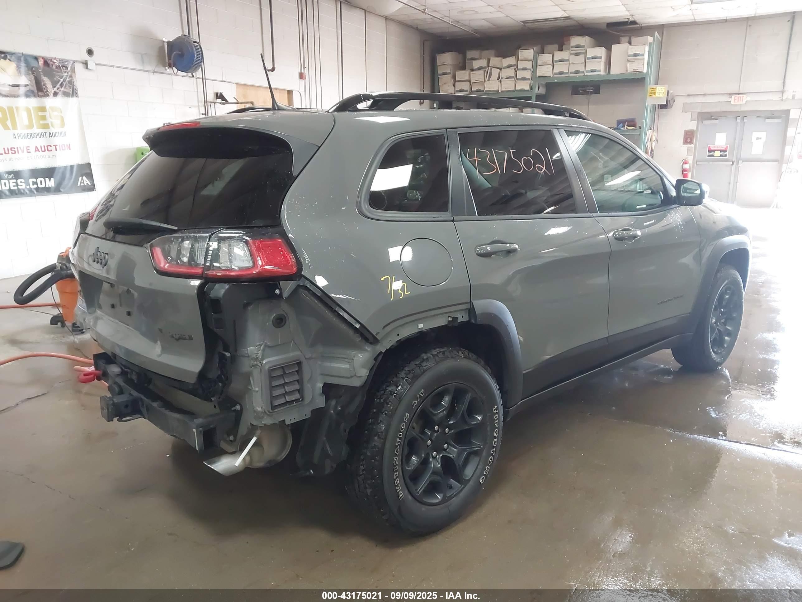 JEEP CHEROKEE image 4