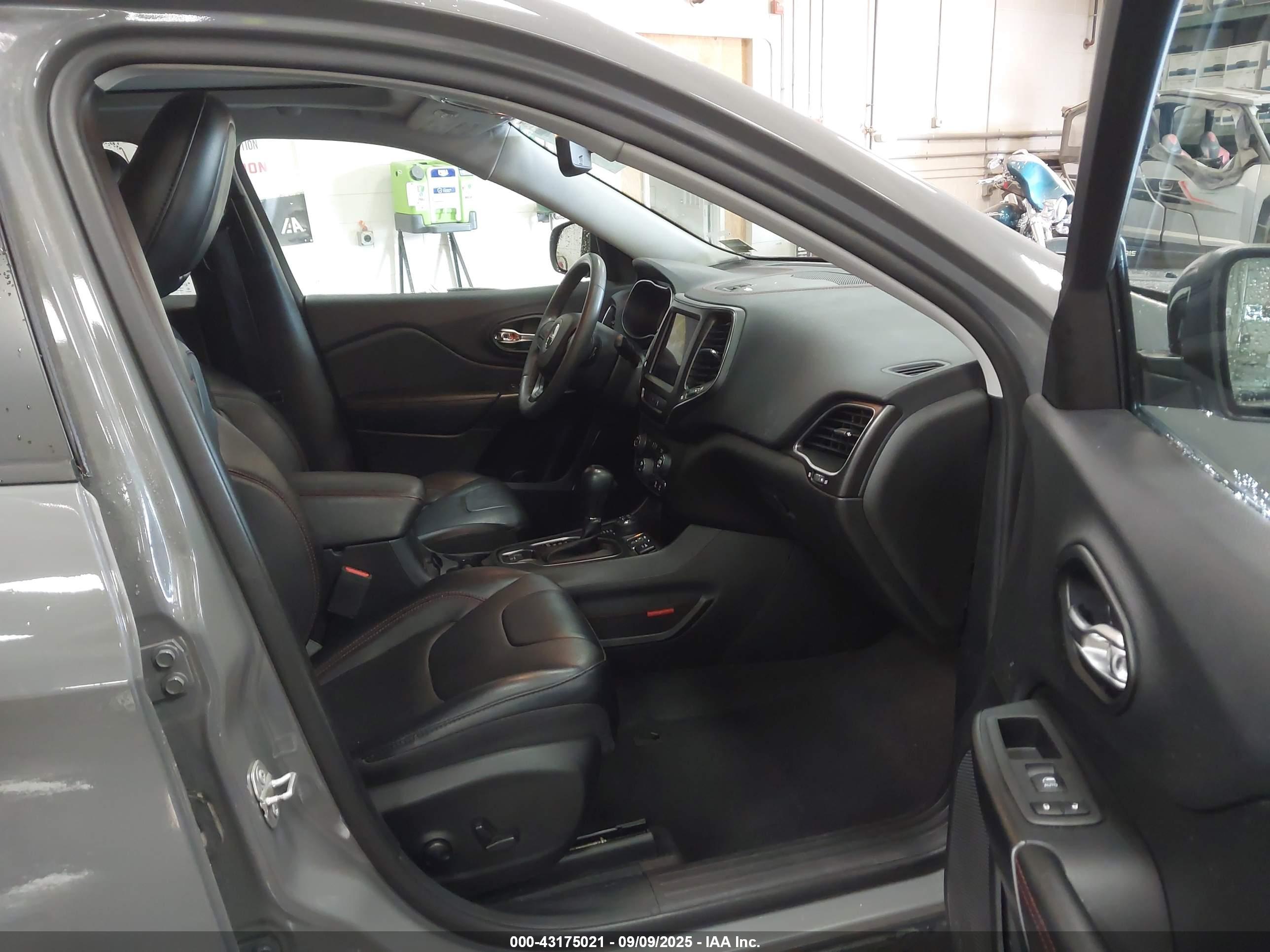 JEEP CHEROKEE image 5