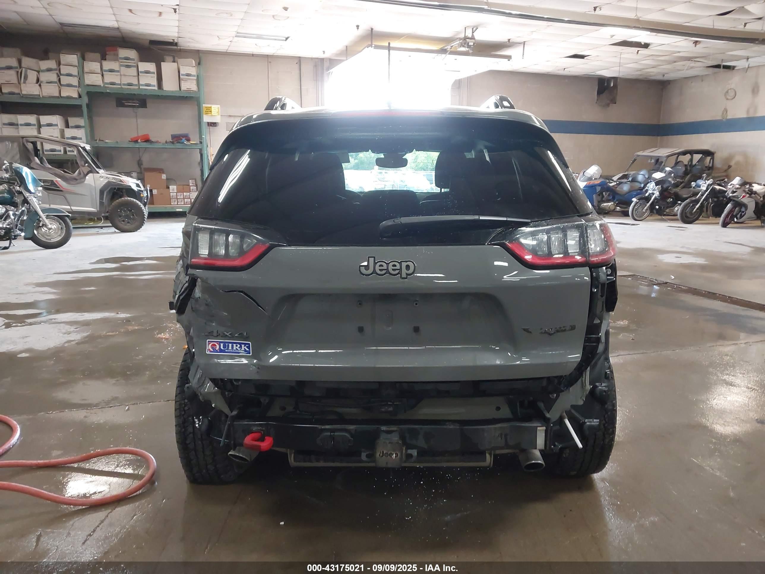 JEEP CHEROKEE image 6
