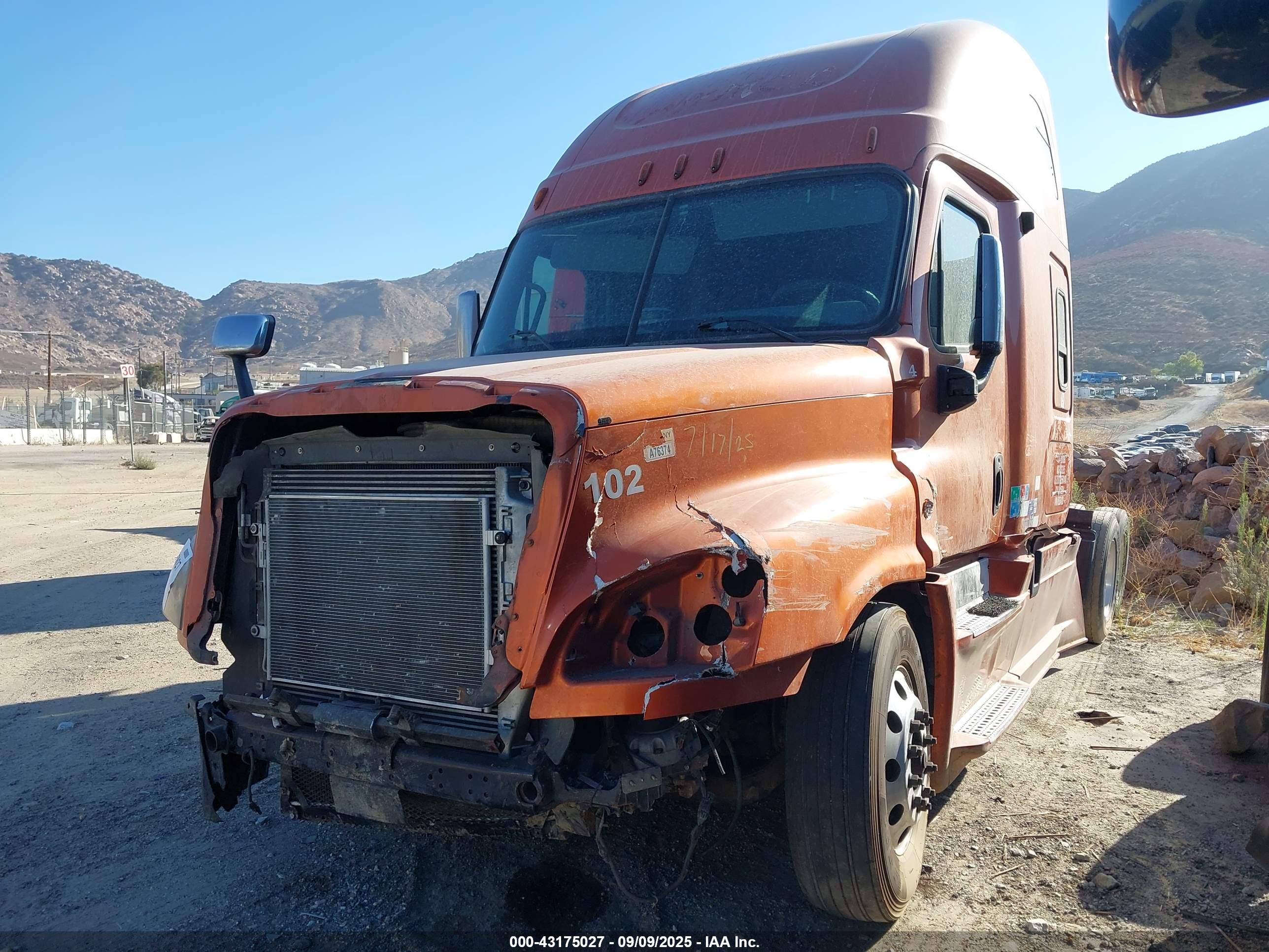FREIGHTLINER CASCADIA image 2