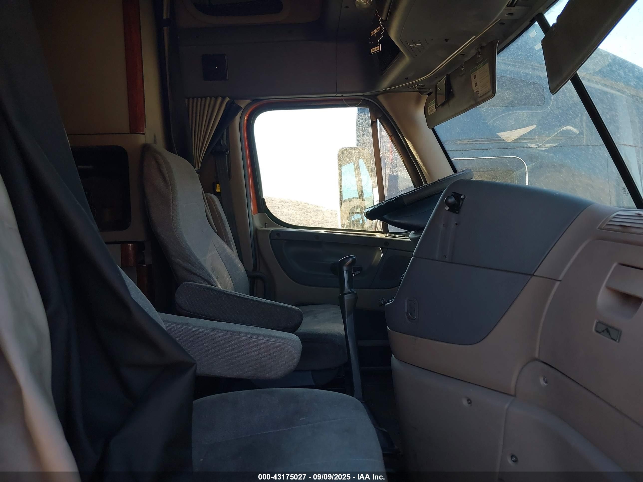 FREIGHTLINER CASCADIA image 8