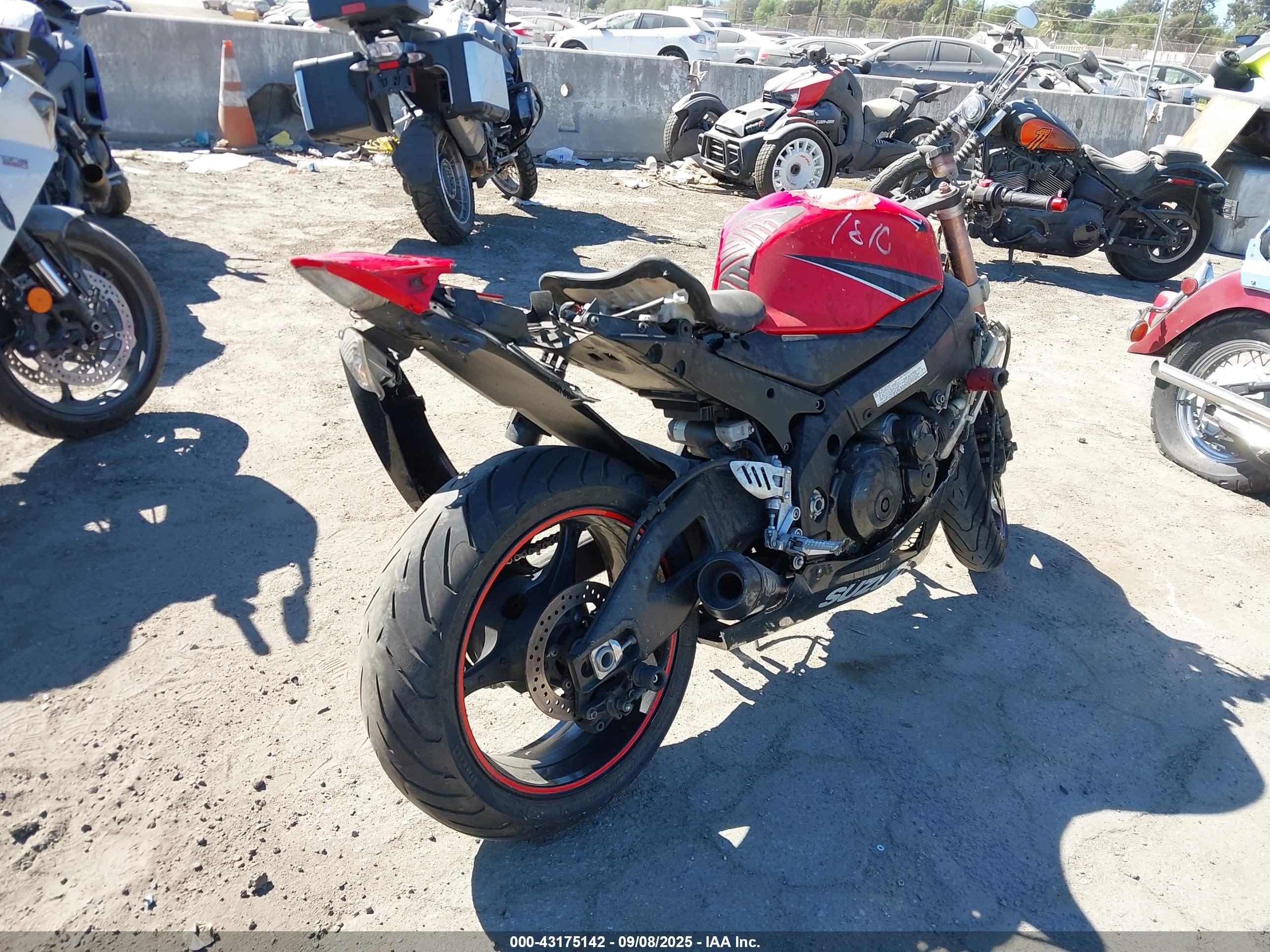 SUZUKI GSX-R1000 image 4