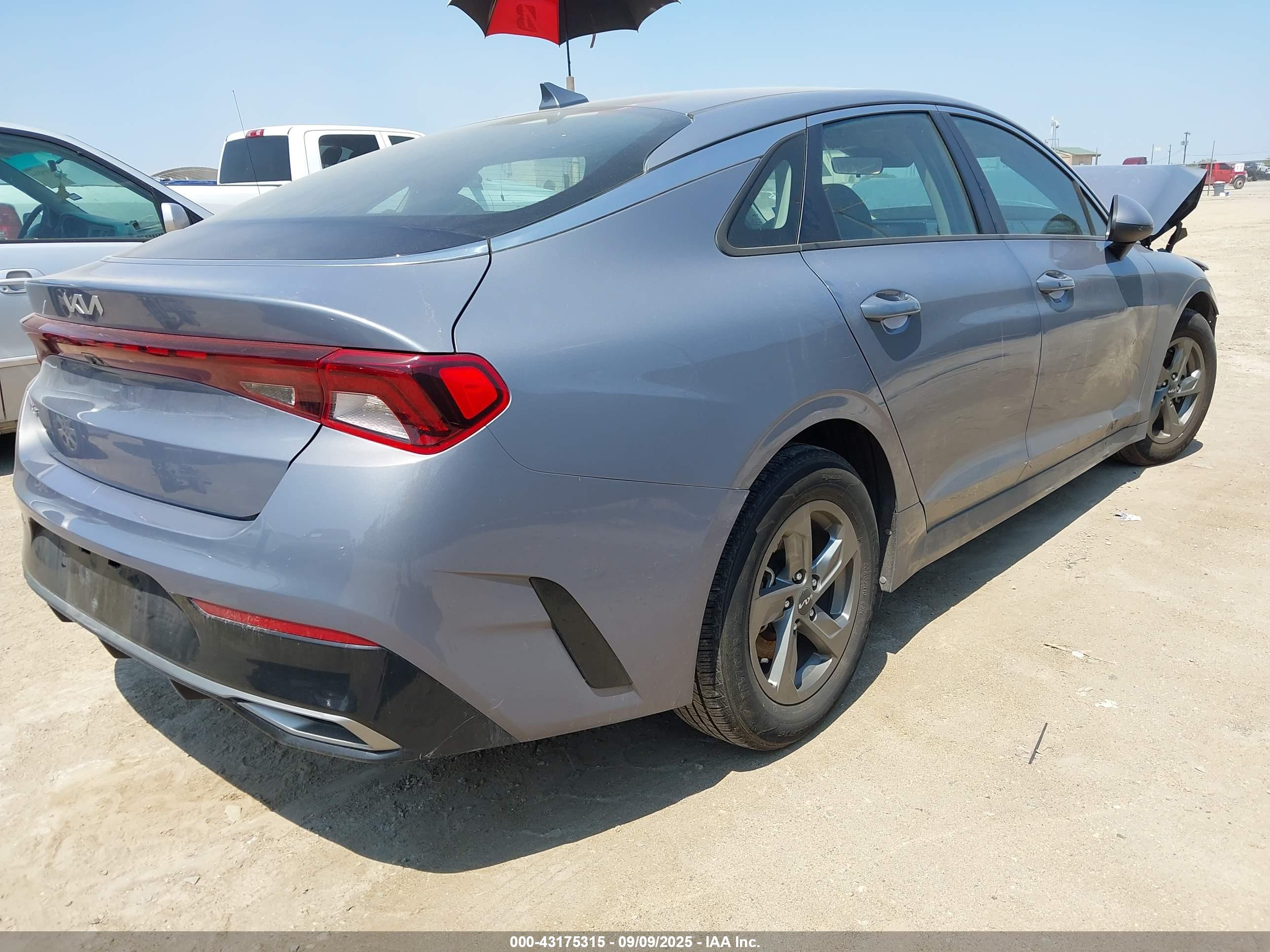 KIA K5 image 4