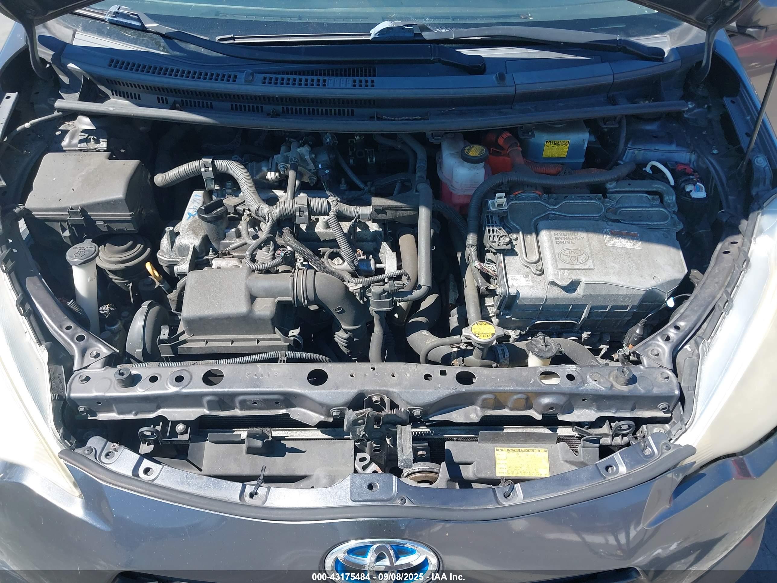 TOYOTA PRIUS image 10