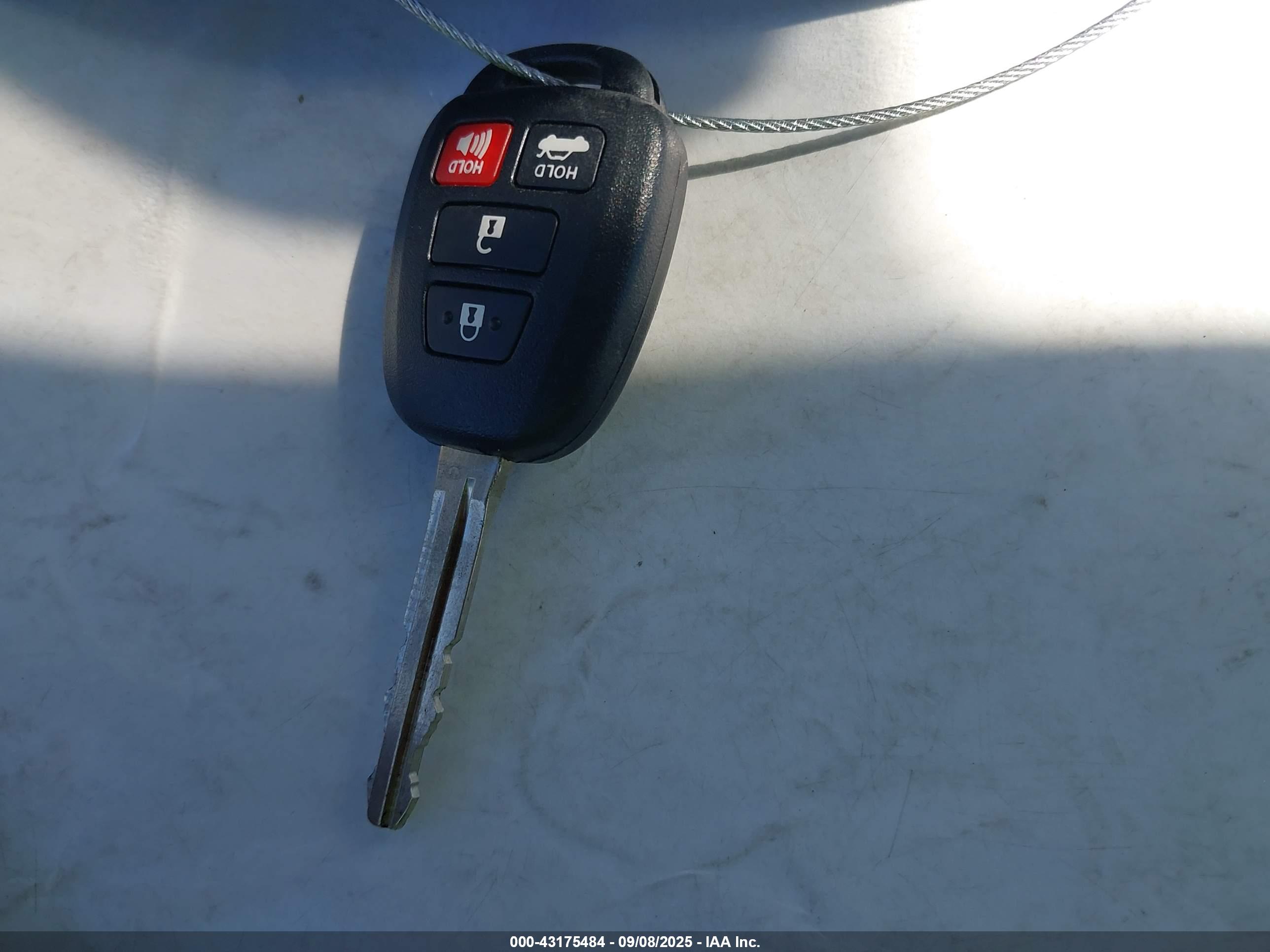 TOYOTA PRIUS image 11