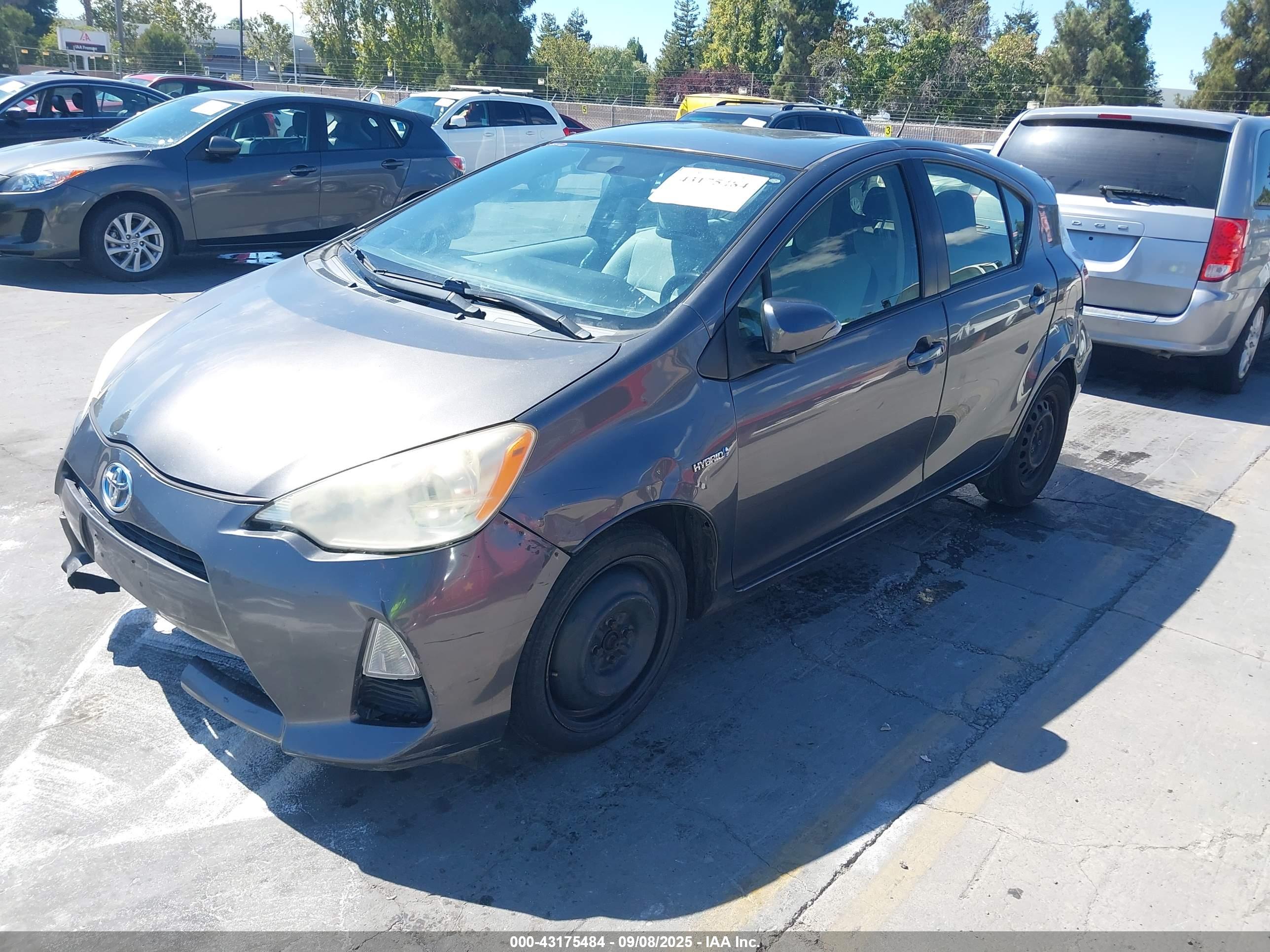 TOYOTA PRIUS image 2
