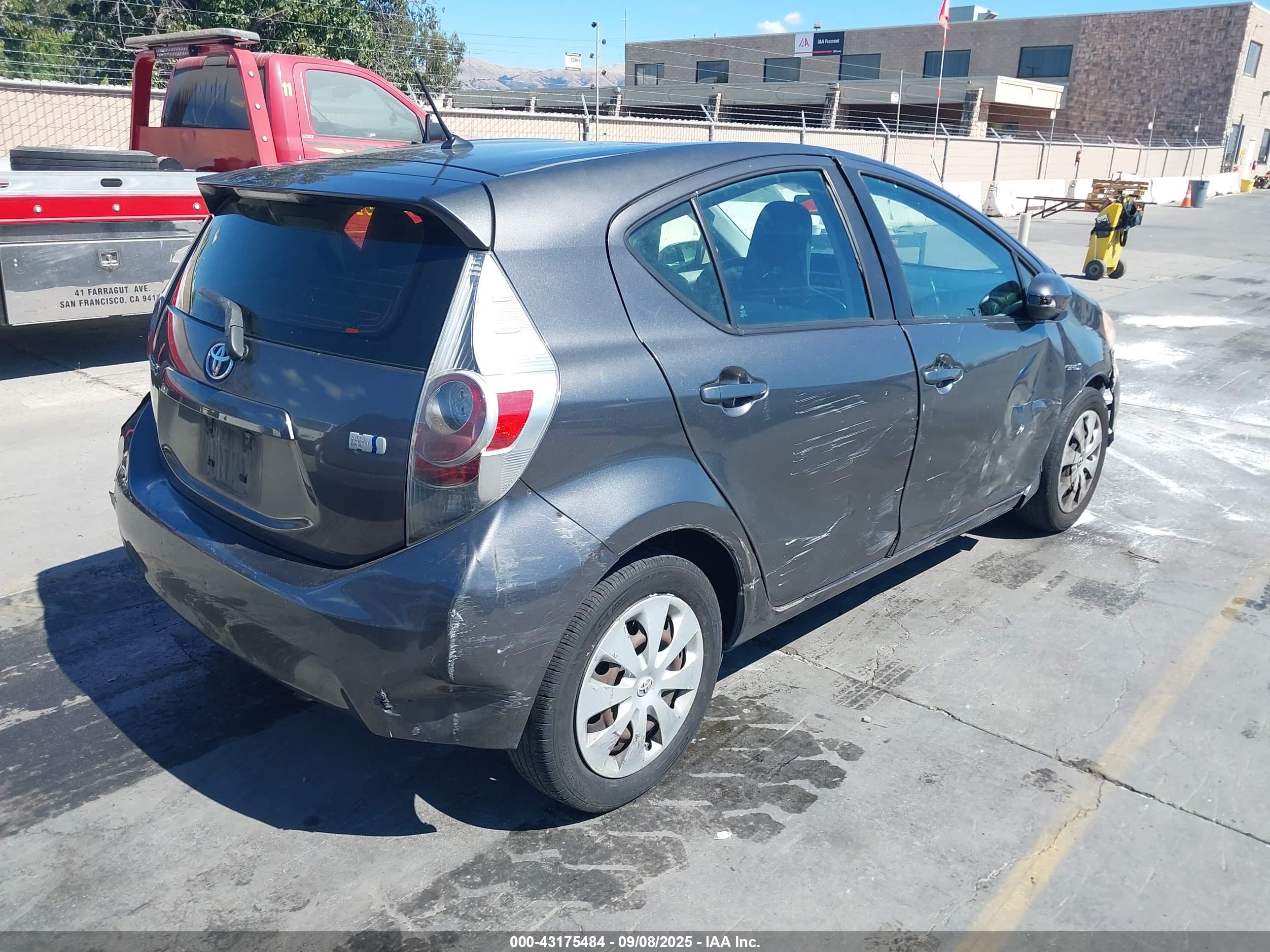 TOYOTA PRIUS image 4