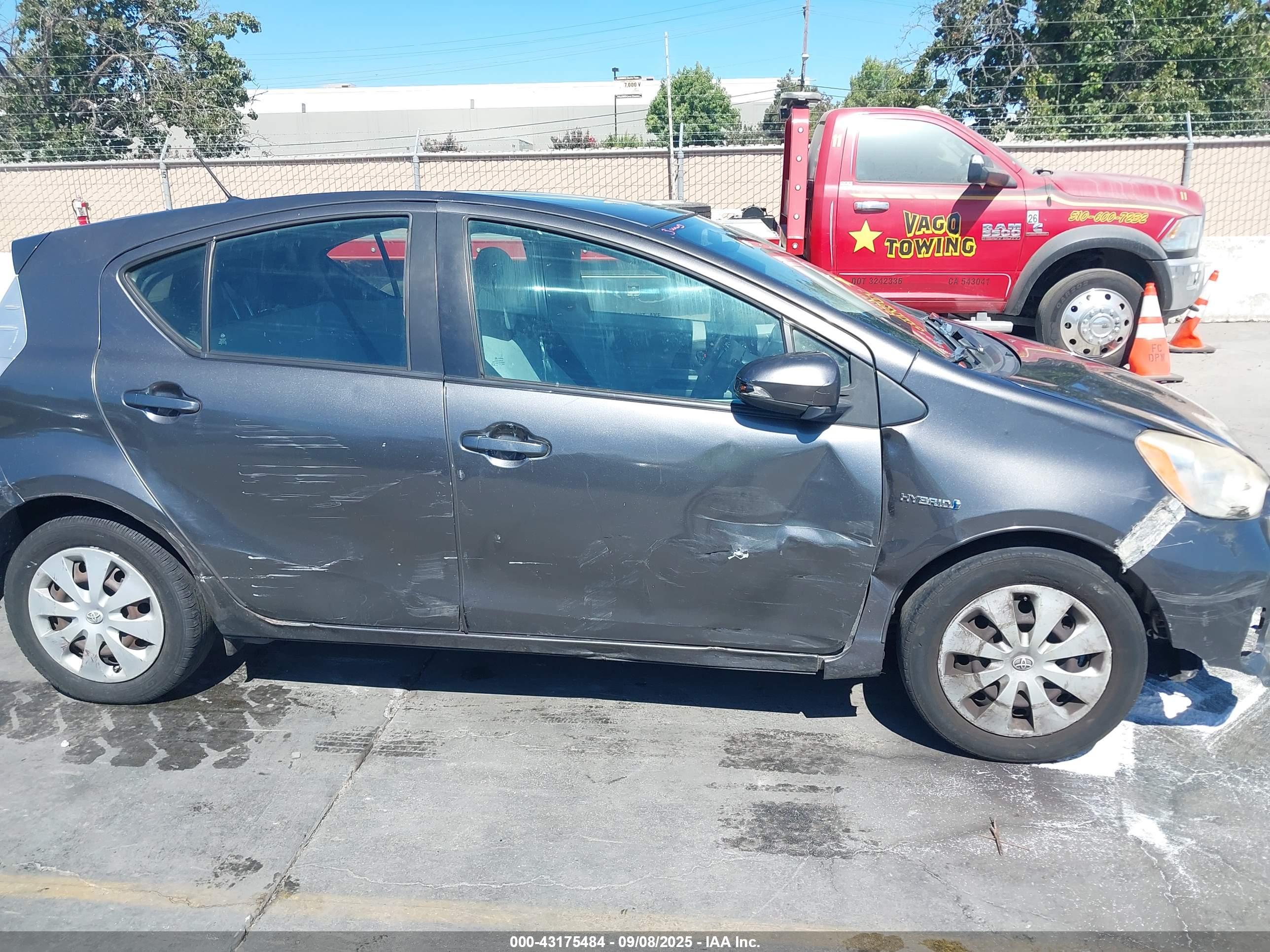 TOYOTA PRIUS image 6