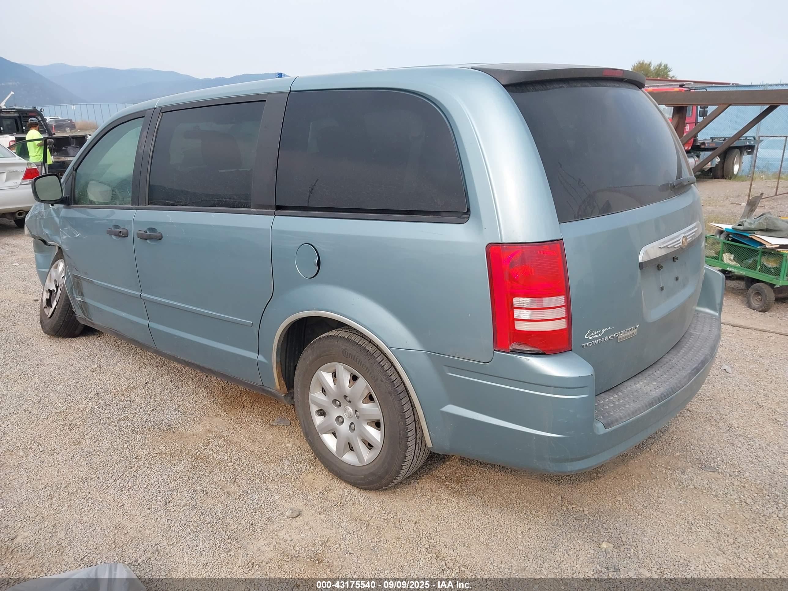 CHRYSLER TOWN image 3