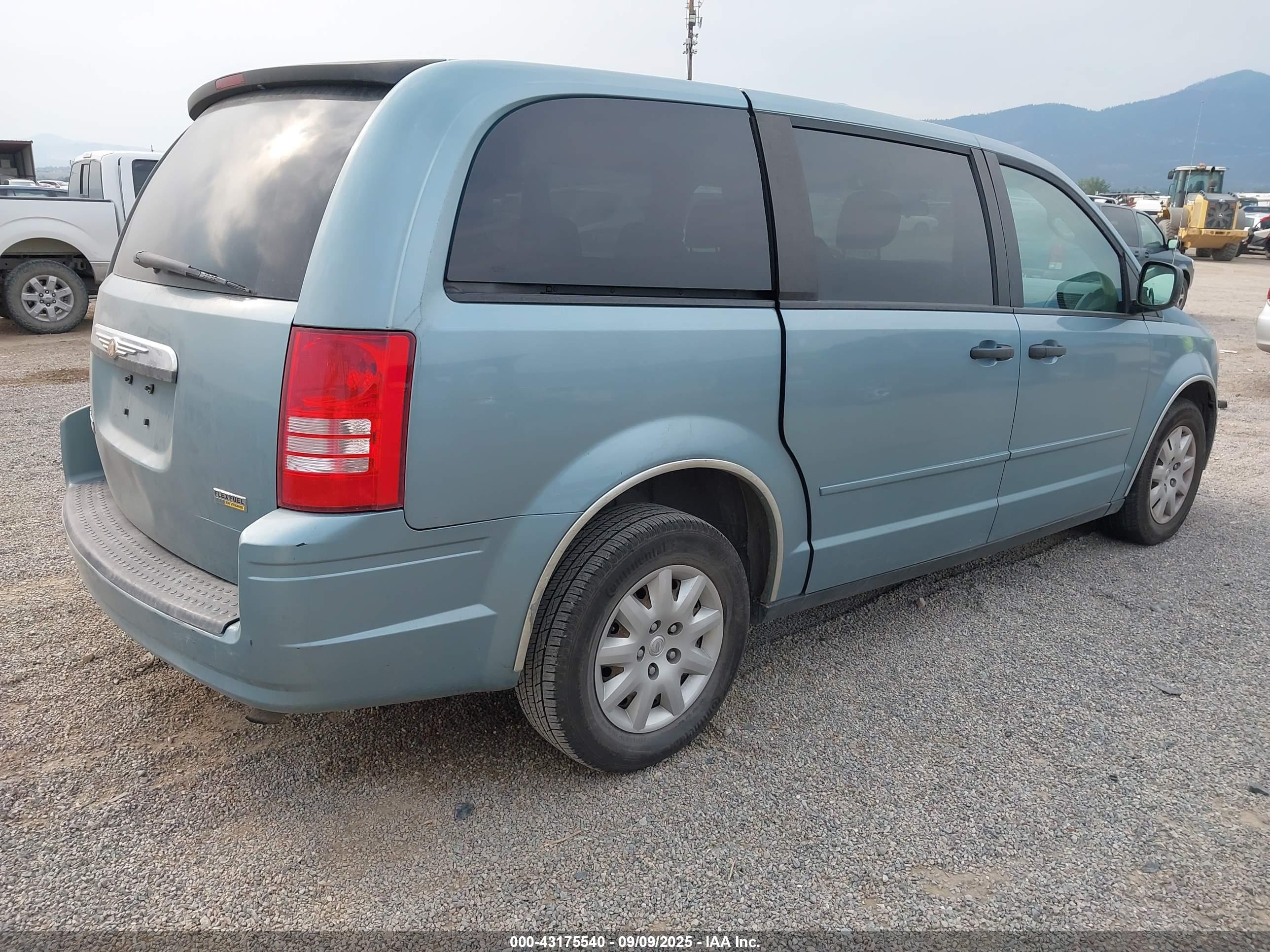 CHRYSLER TOWN image 4