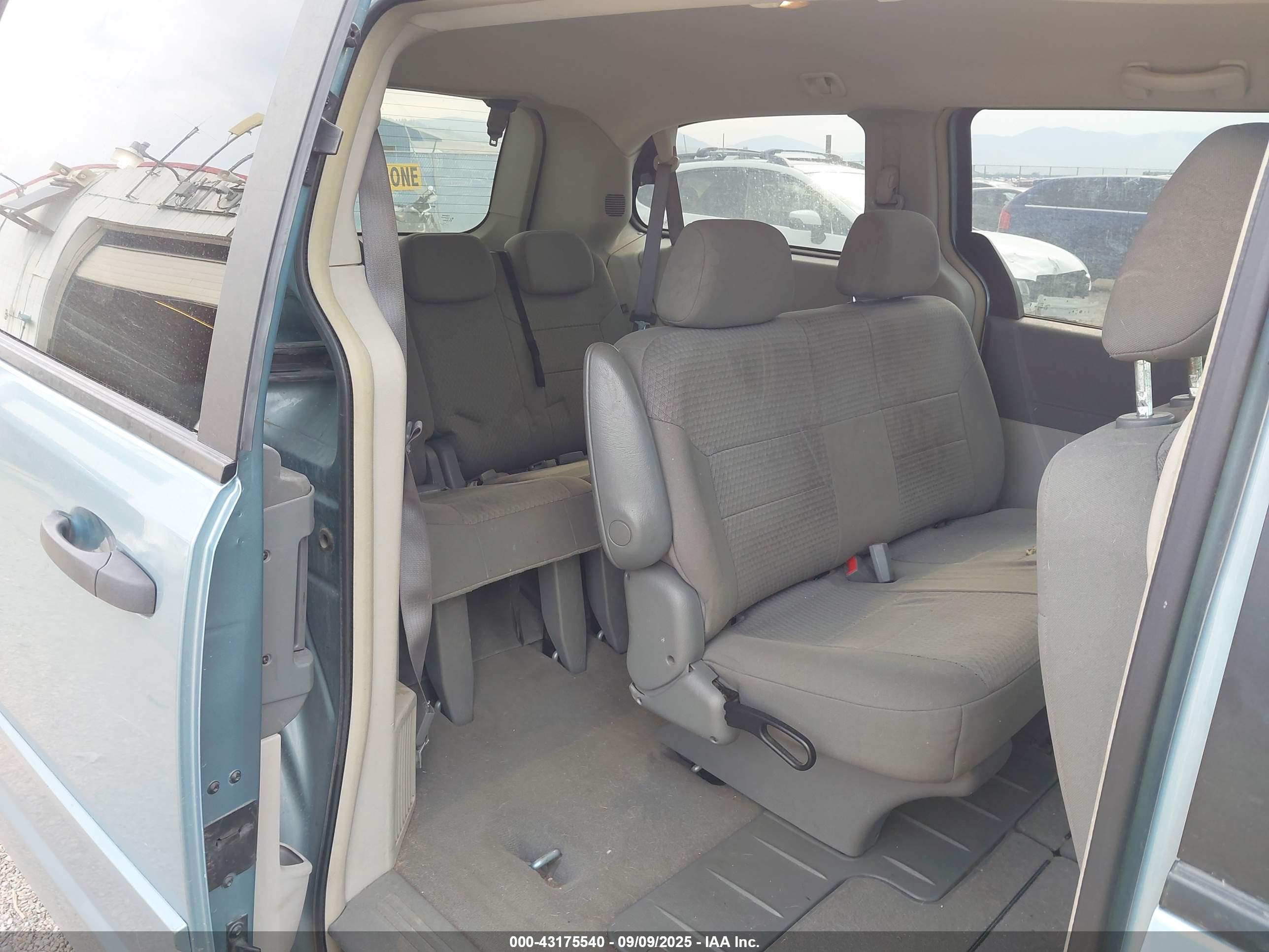 CHRYSLER TOWN image 8