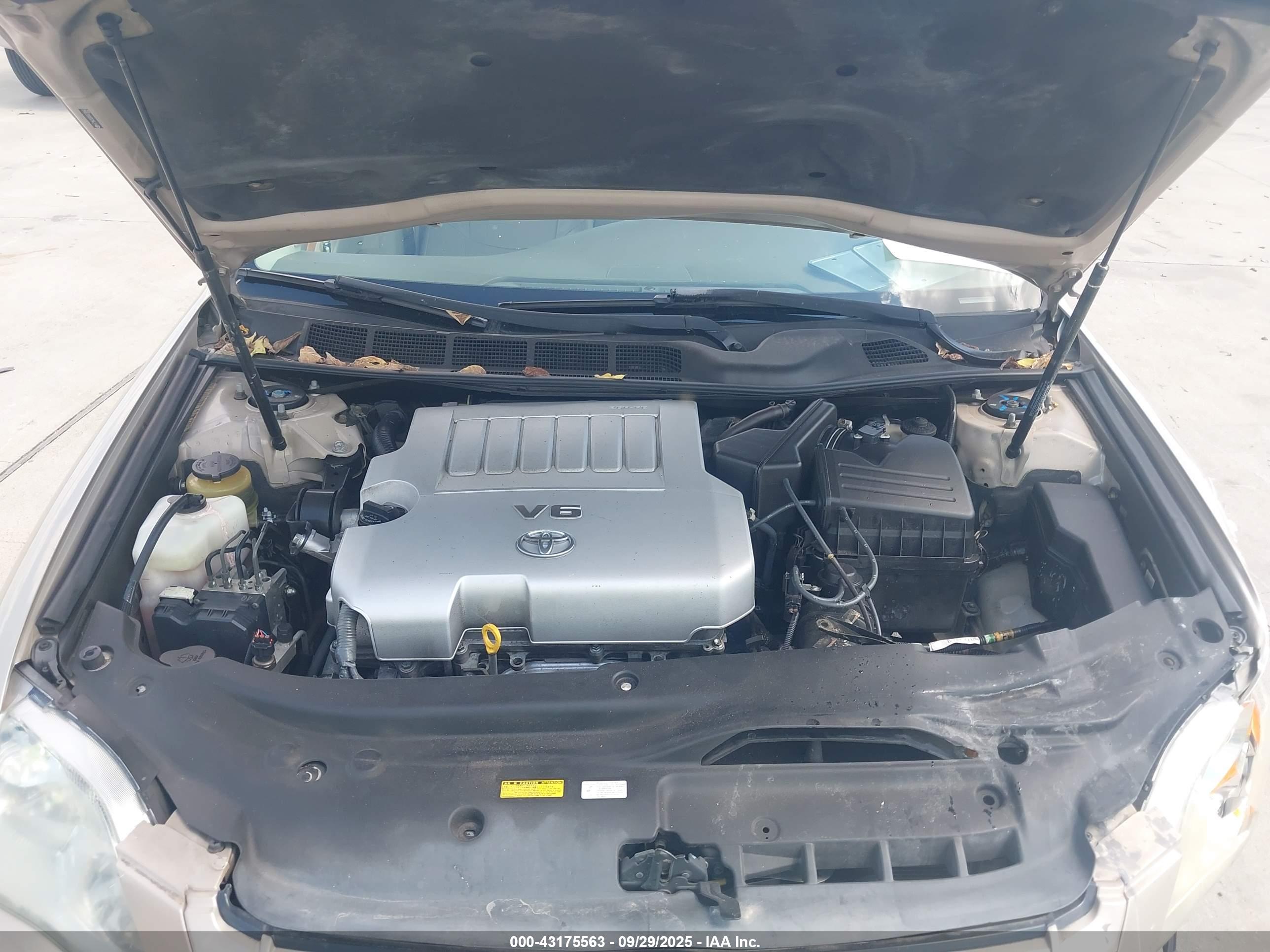 TOYOTA AVALON image 10