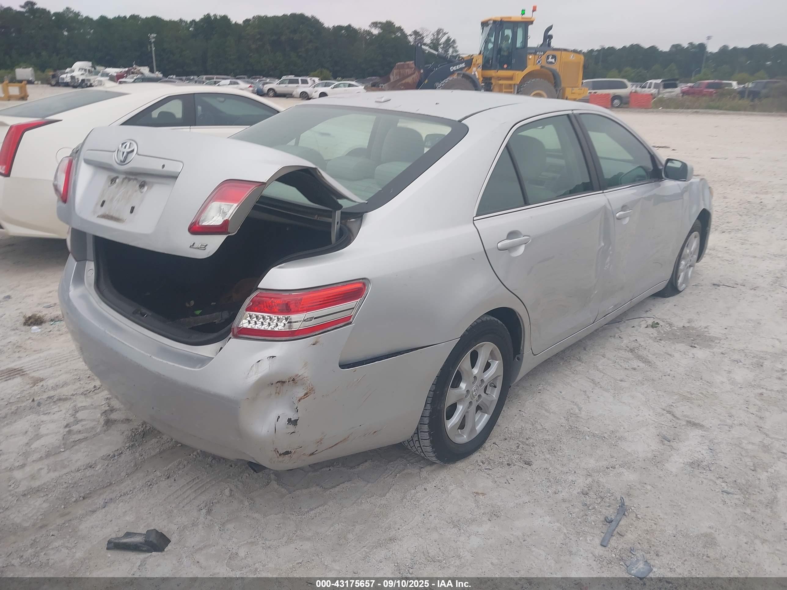 TOYOTA CAMRY image 4