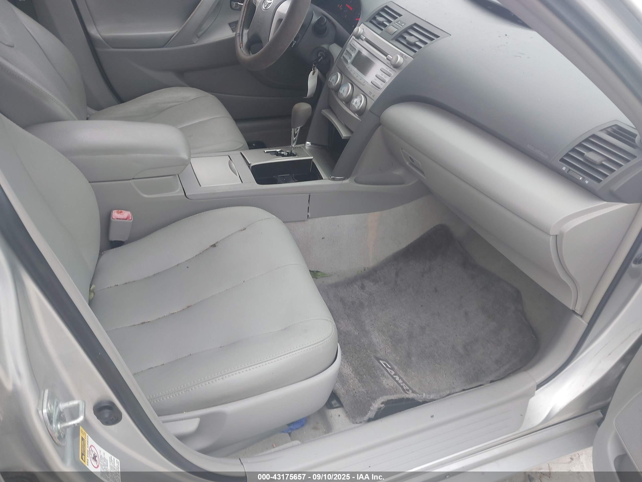TOYOTA CAMRY image 5